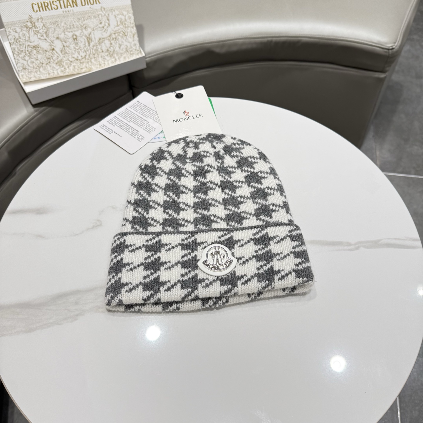 蒙口针织帽MONCLER毛线帽👍质量非常柔软舒服，保暖又时尚，简约大气，百搭款！
