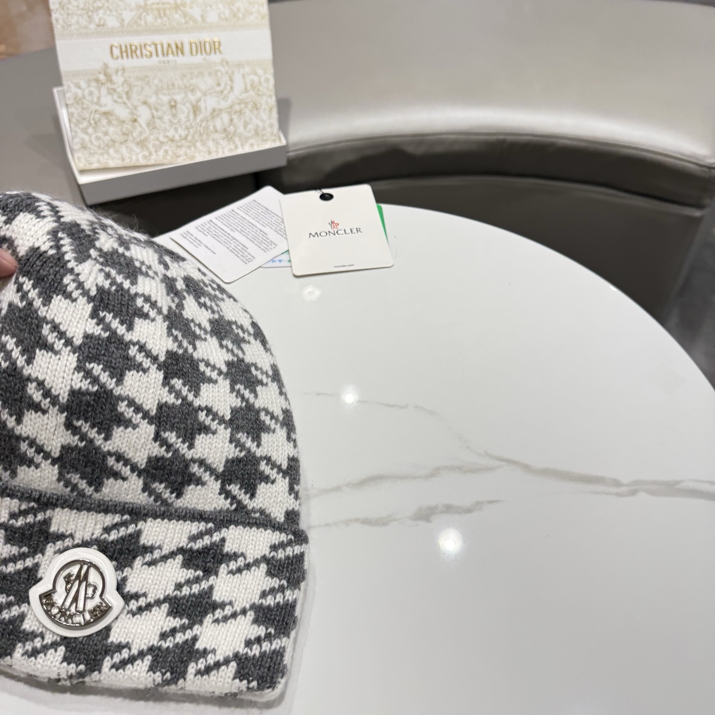 蒙口针织帽MONCLER毛线帽👍质量非常柔软舒服，保暖又时尚，简约大气，百搭款！
