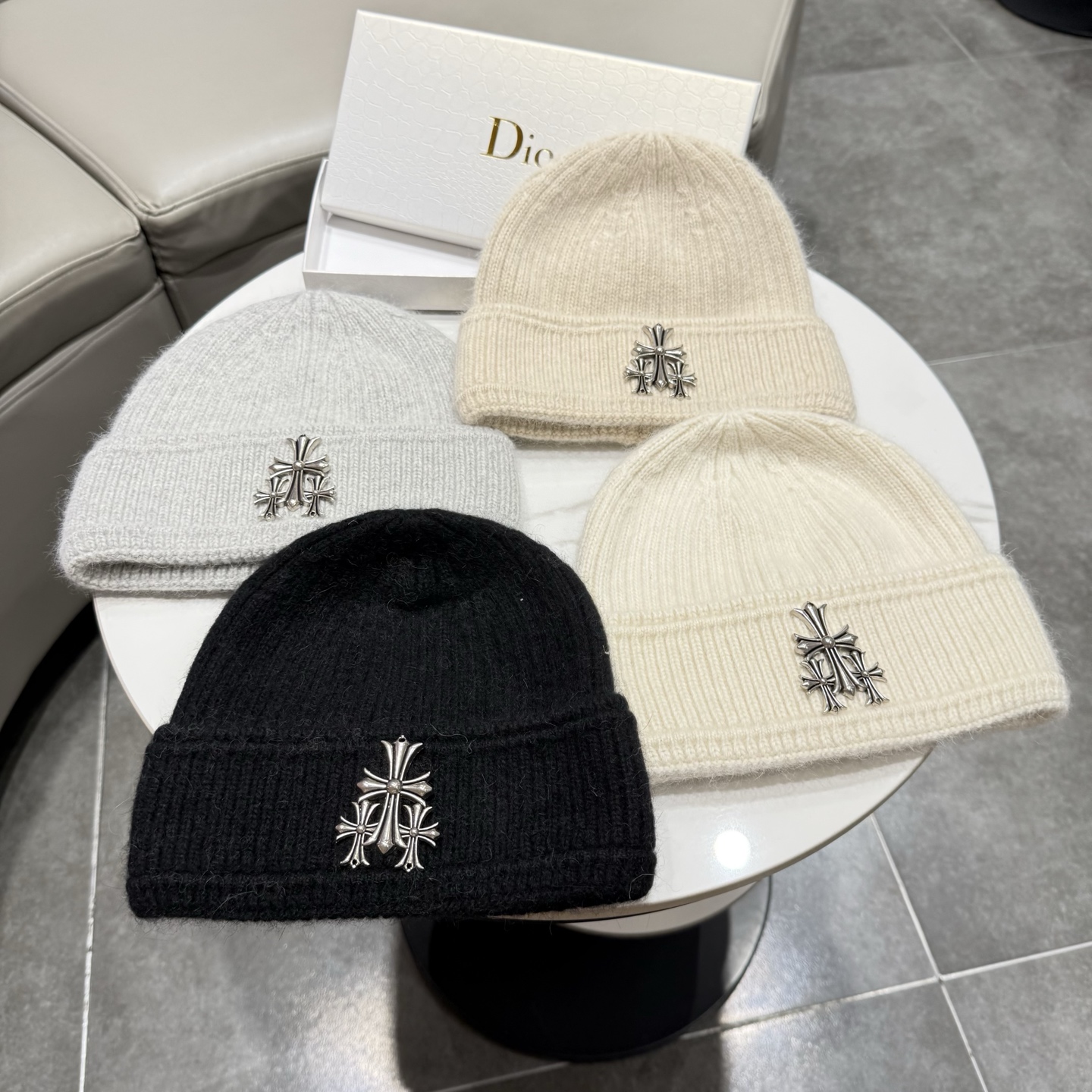 克罗心最新兔毛毛线帽 时尚前卫的休闲设计风格，戴上头就是这样好看看哦，做工精细，男女同款！ 