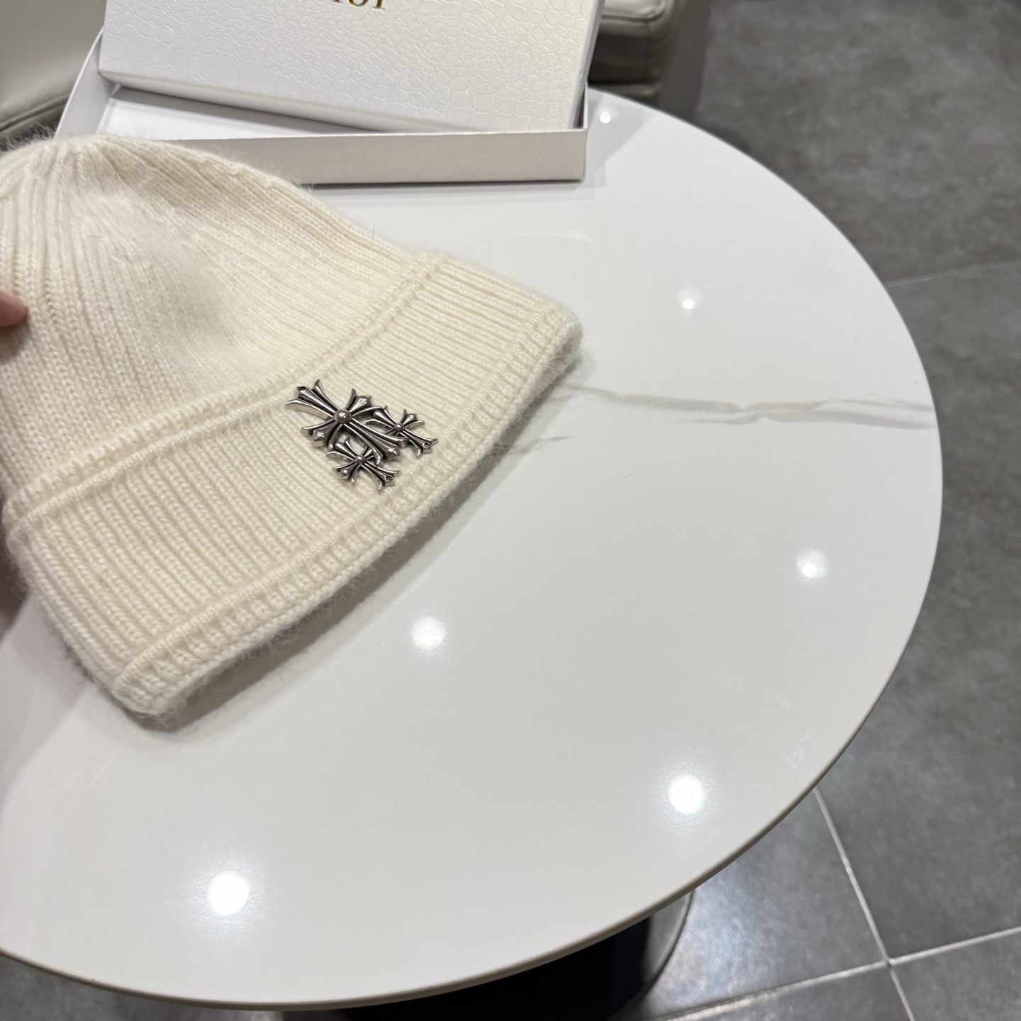 克罗心最新兔毛毛线帽 时尚前卫的休闲设计风格，戴上头就是这样好看看哦，做工精细，男女同款！ 