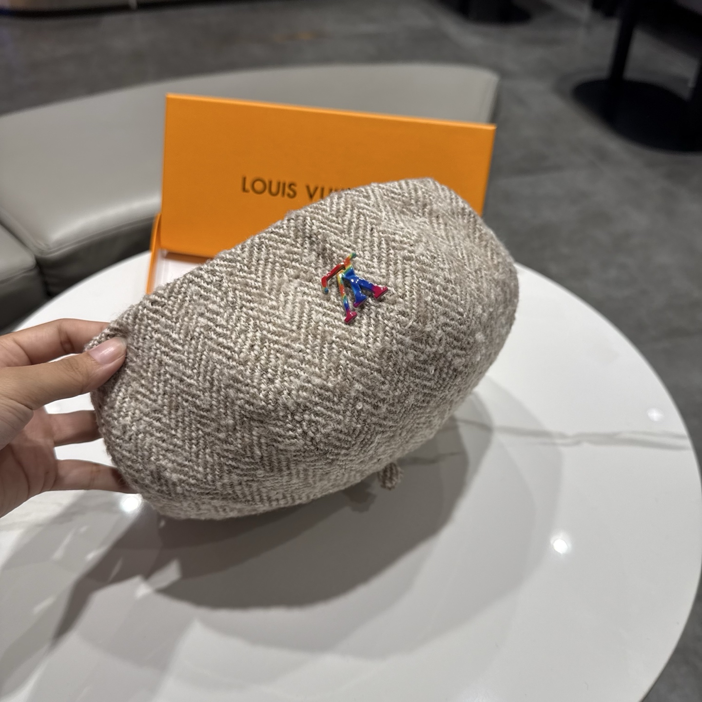 LV路易威登英伦复古雪花羊毛贝雷帽子女秋冬保暖画家帽百搭哈里斯纹空