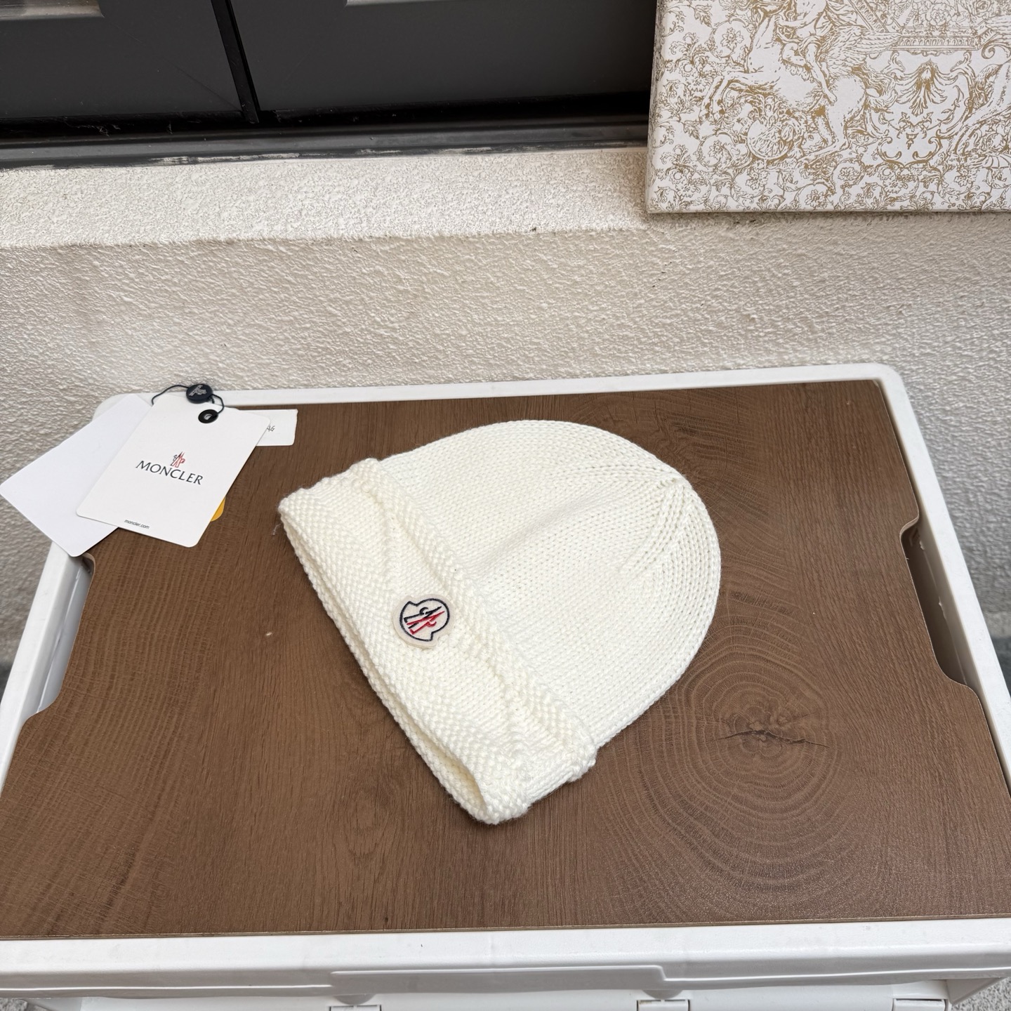 经典蒙口毛线帽 秋冬颜值超高的单品之一 真狐狸毛球 毛质非常紧致有质感！ ～拍照很上镜👋