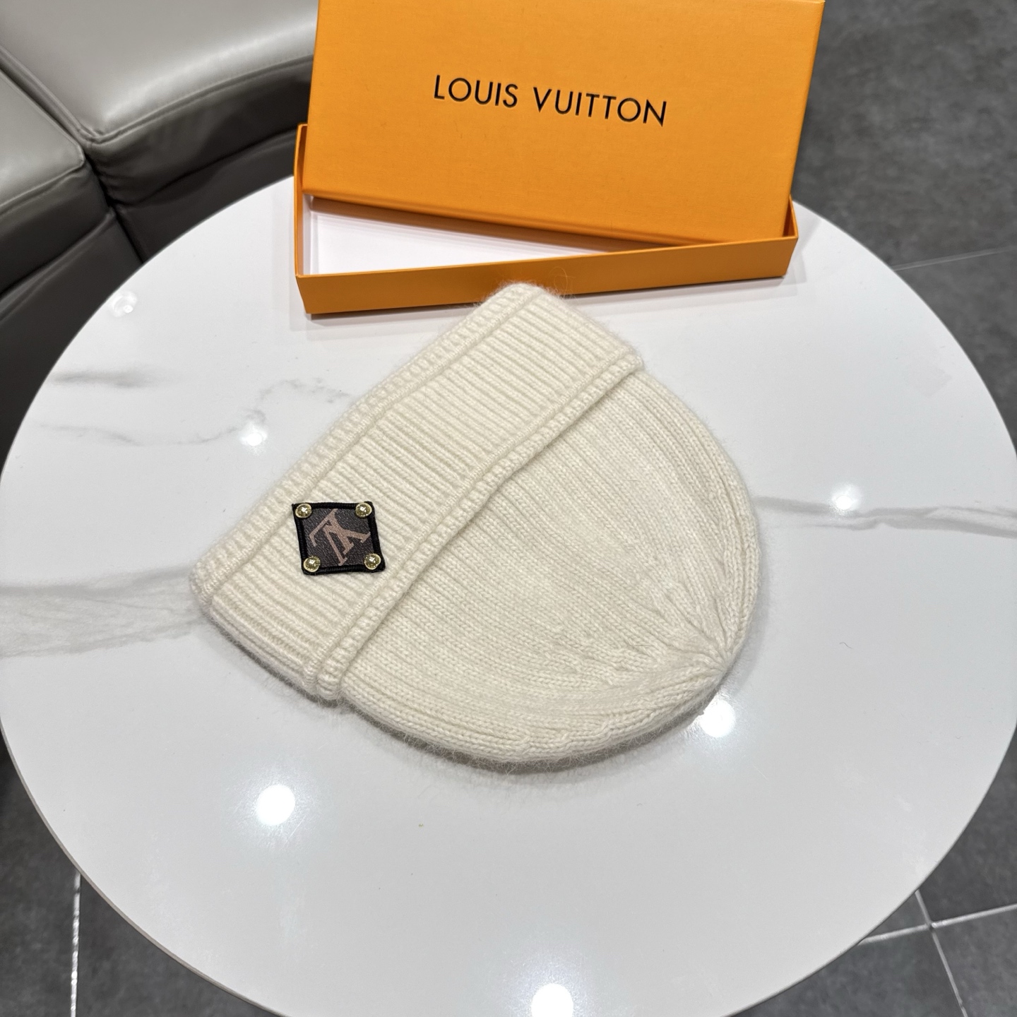 LV👒 秋冬新款针织毛线帽，超火爆💖质感一流，出街超好搭配！减龄神器