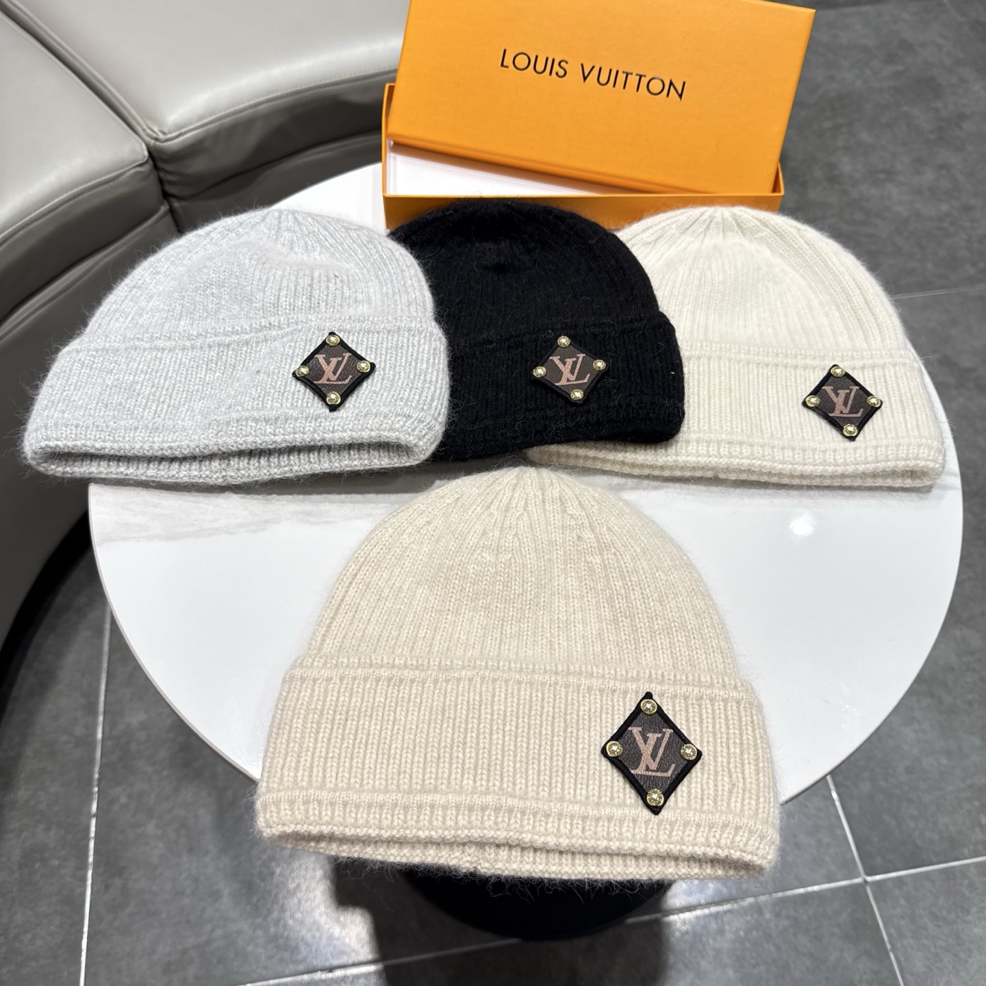 LV👒 秋冬新款针织毛线帽，超火爆💖质感一流，出街超好搭配！减龄神器