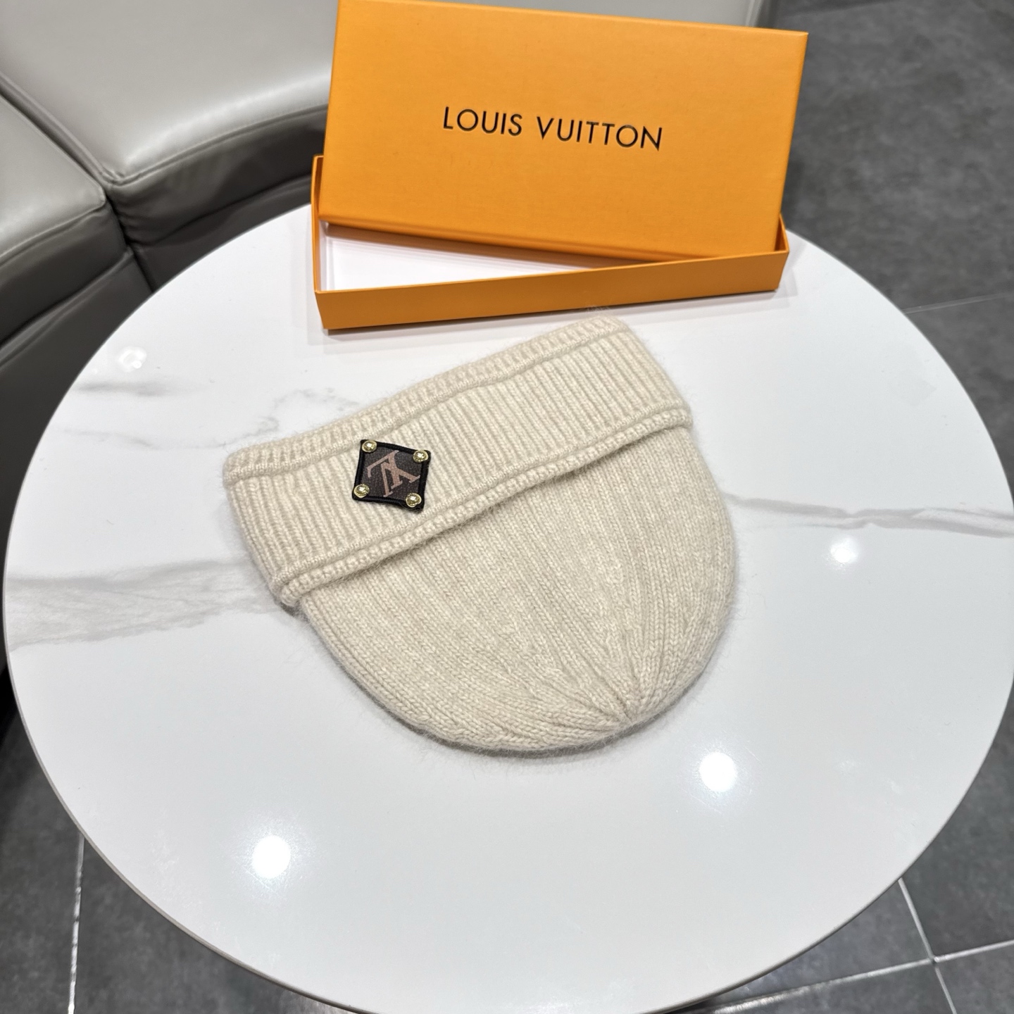 LV👒 秋冬新款针织毛线帽，超火爆💖质感一流，出街超好搭配！减龄神器