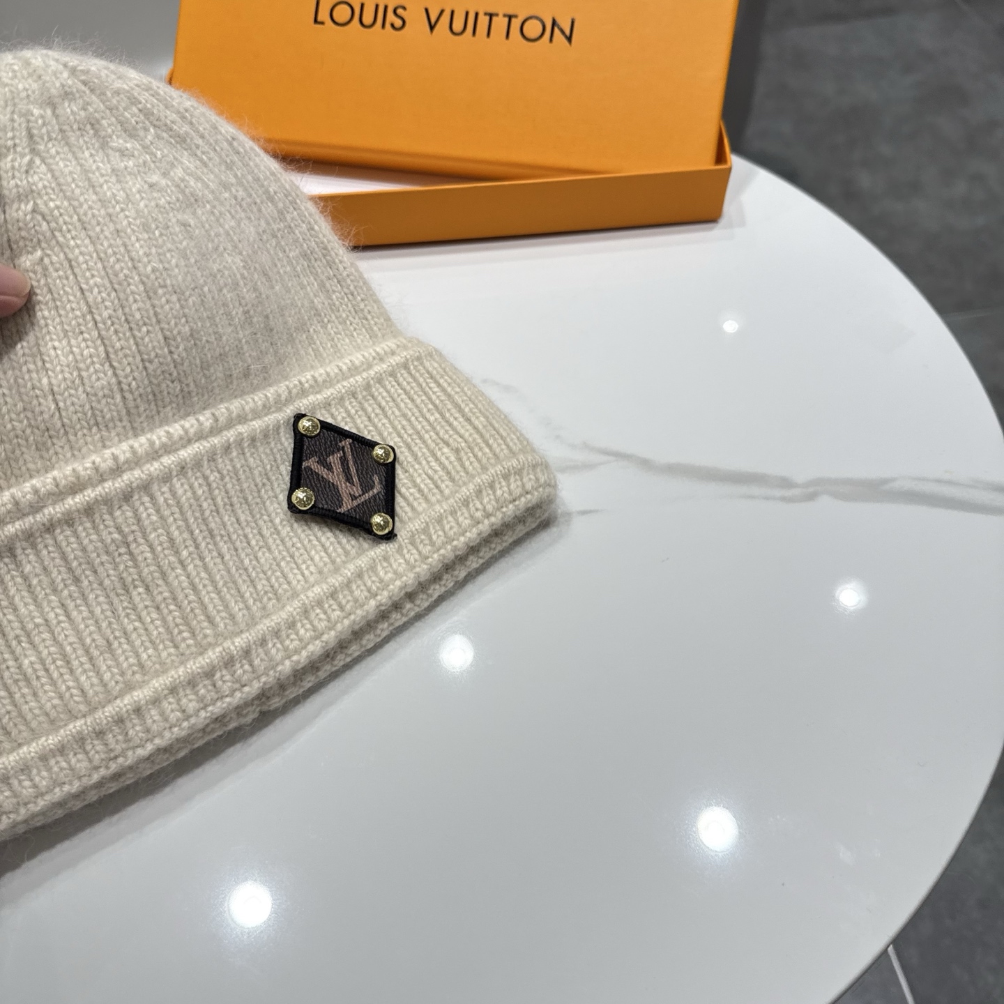 LV👒 秋冬新款针织毛线帽，超火爆💖质感一流，出街超好搭配！减龄神器