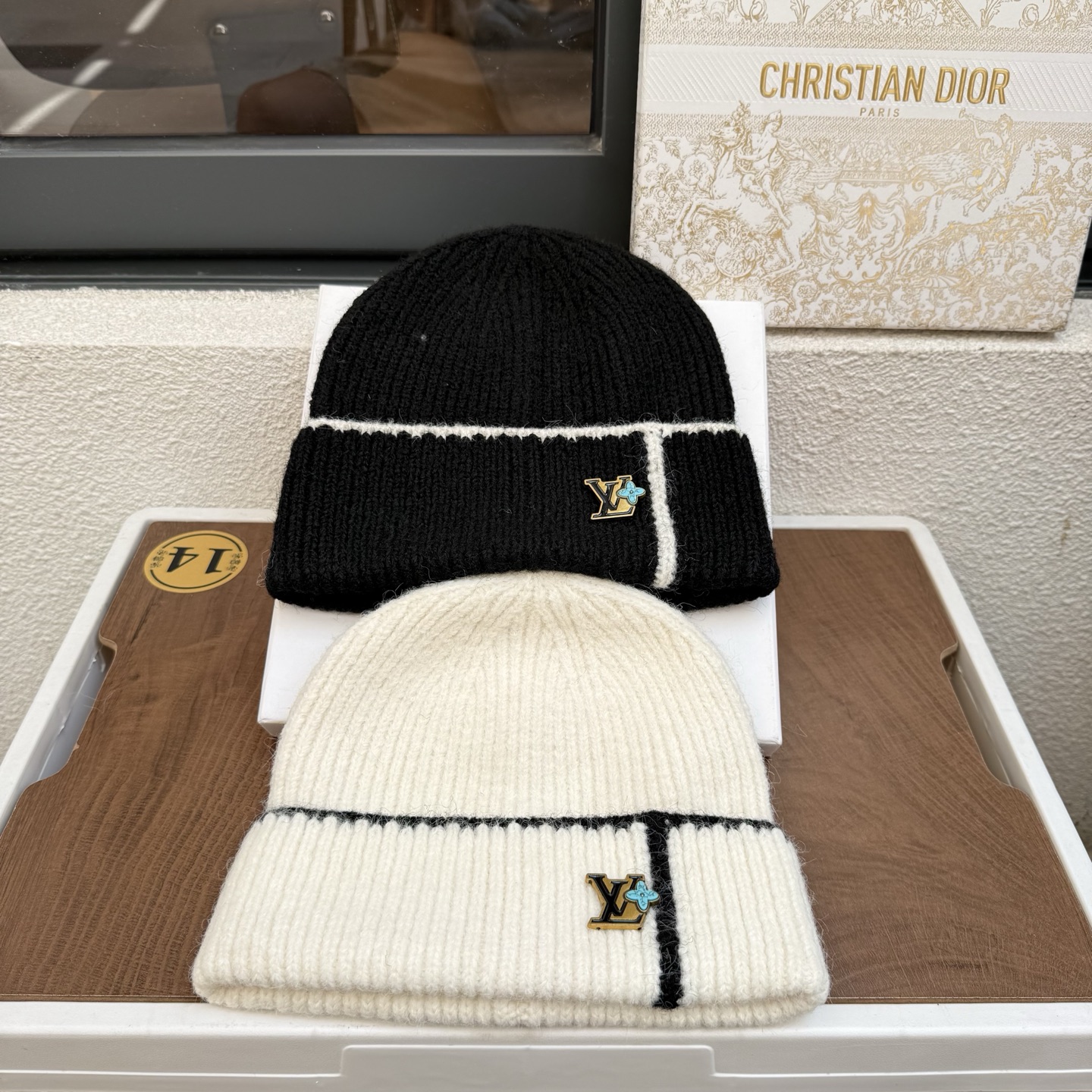 LV👒 秋冬新款针织毛线帽，超火爆💖质感一流，出街超好搭配！减龄神