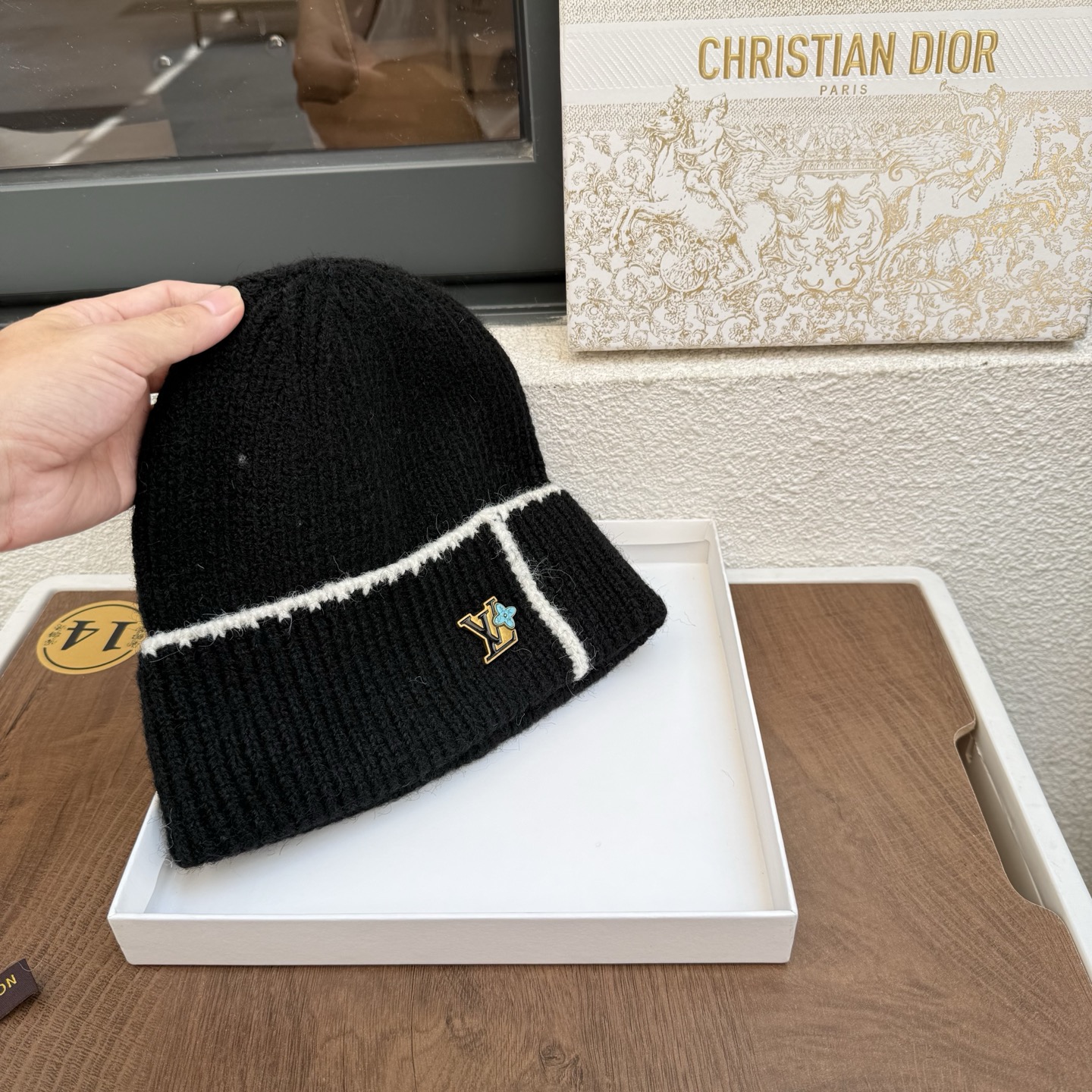 LV👒 秋冬新款针织毛线帽，超火爆💖质感一流，出街超好搭配！减龄神