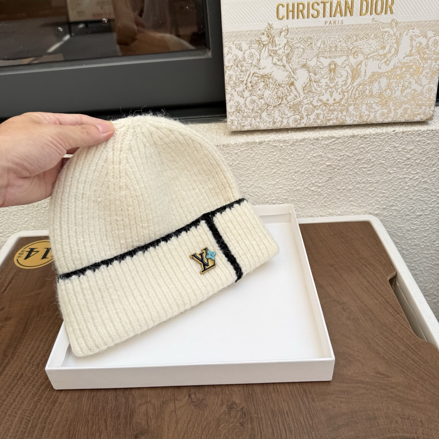 LV👒 秋冬新款针织毛线帽，超火爆💖质感一流，出街超好搭配！减龄神