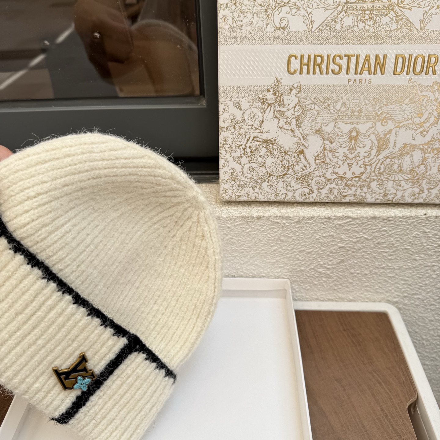 LV👒 秋冬新款针织毛线帽，超火爆💖质感一流，出街超好搭配！减龄神