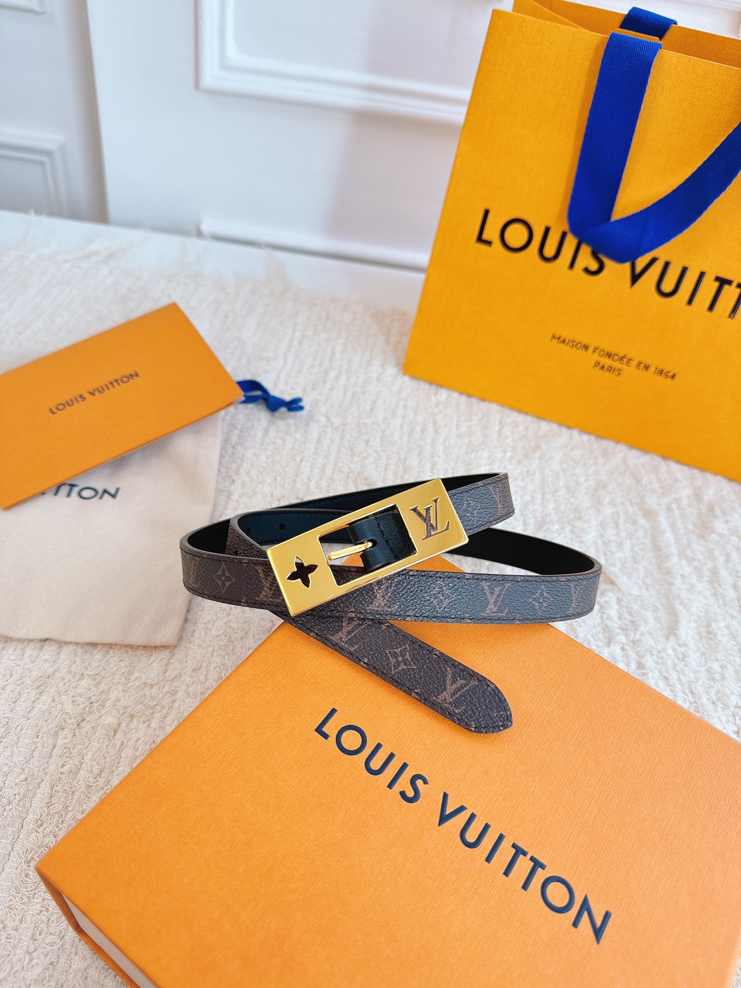 NO:137972,New winter lv women's belt, 1.8cm wide genuine number M8296, original vacuum electroplating hardware, double-sided available, belt, louis vuitton19860909冬季新款lv女士腰带,1.8cm宽正品编号M8296,原版真空电镀五金,双面可用,皮带,louis vuitton,Belt