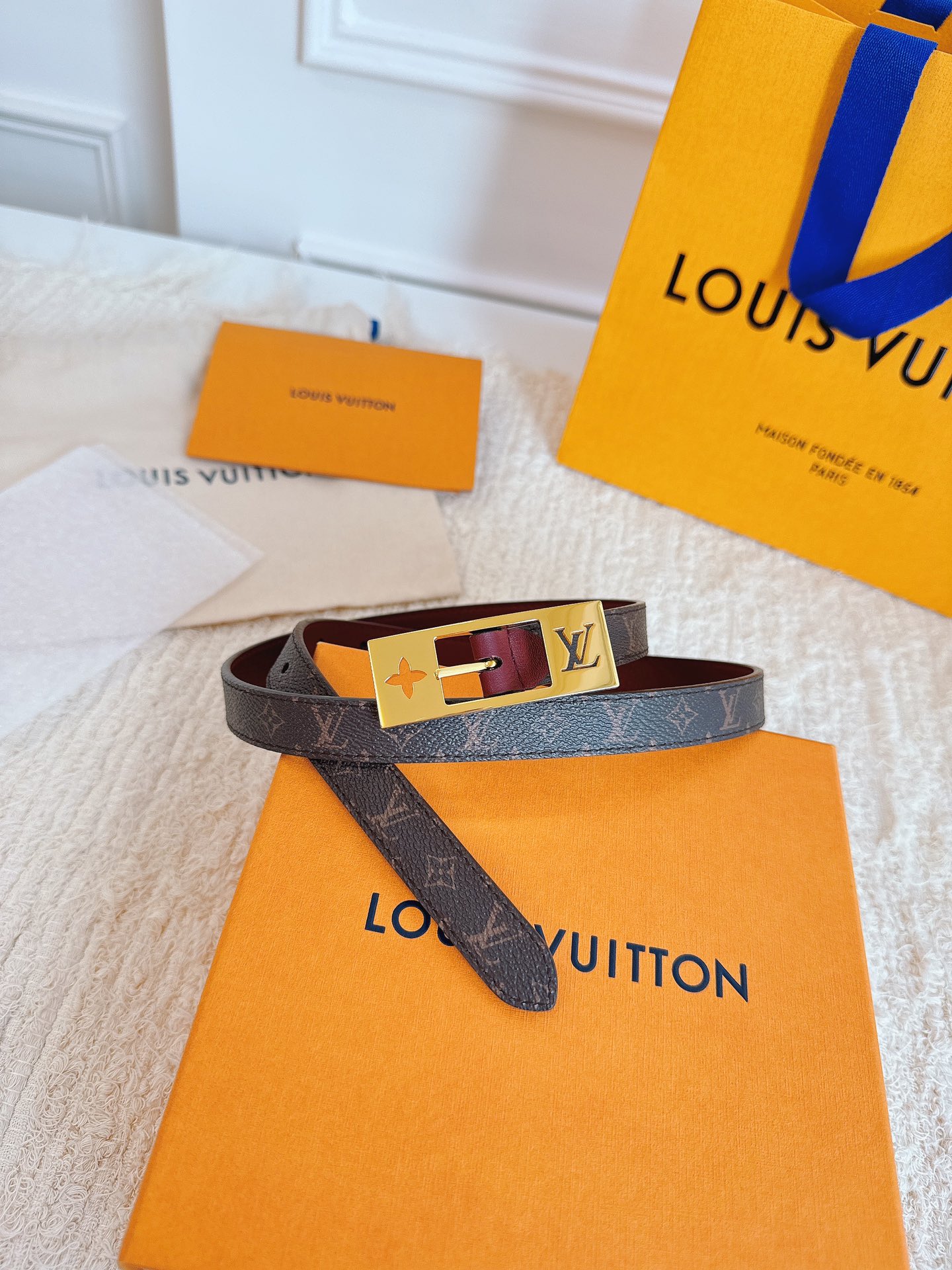NO:137978,New winter lv women's belt, 1.8cm wide, original vacuum plating hardware, double-sided available, belt, louis vuitton19860909冬季新款lv女士腰带,1.8cm宽,原版真空电镀五金,双面可用,皮带,louis vuitton,Belt