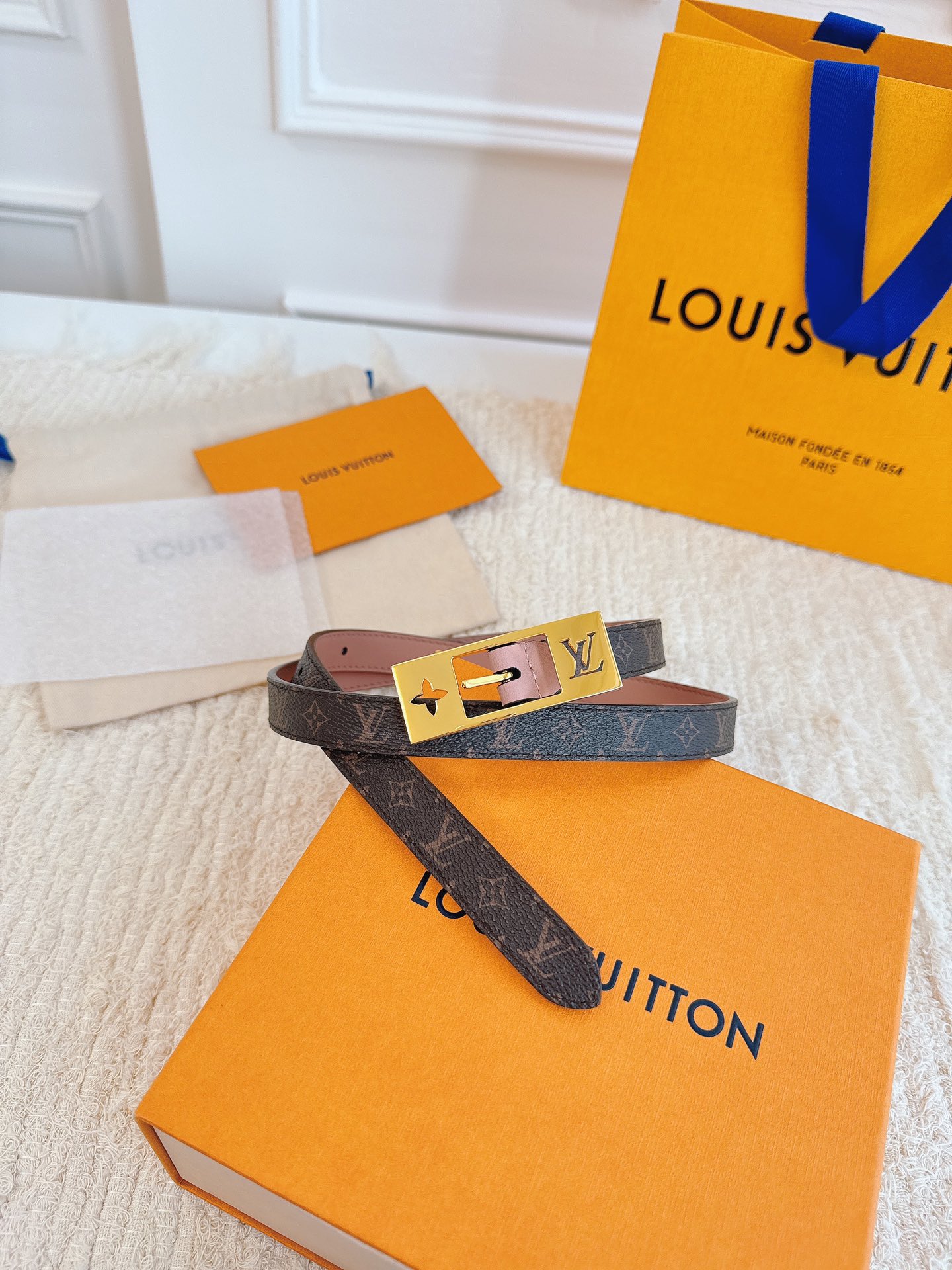NO:137984,New winter lv women's belt, 1.8cm wide genuine number M8370, original vacuum electroplating hardware, double-sided available, belt, louis vuitton19860909冬季新款lv女士腰带,1.8cm宽正品编号M8370,原版真空电镀五金,双面可用,皮带,louis vuitton,Belt