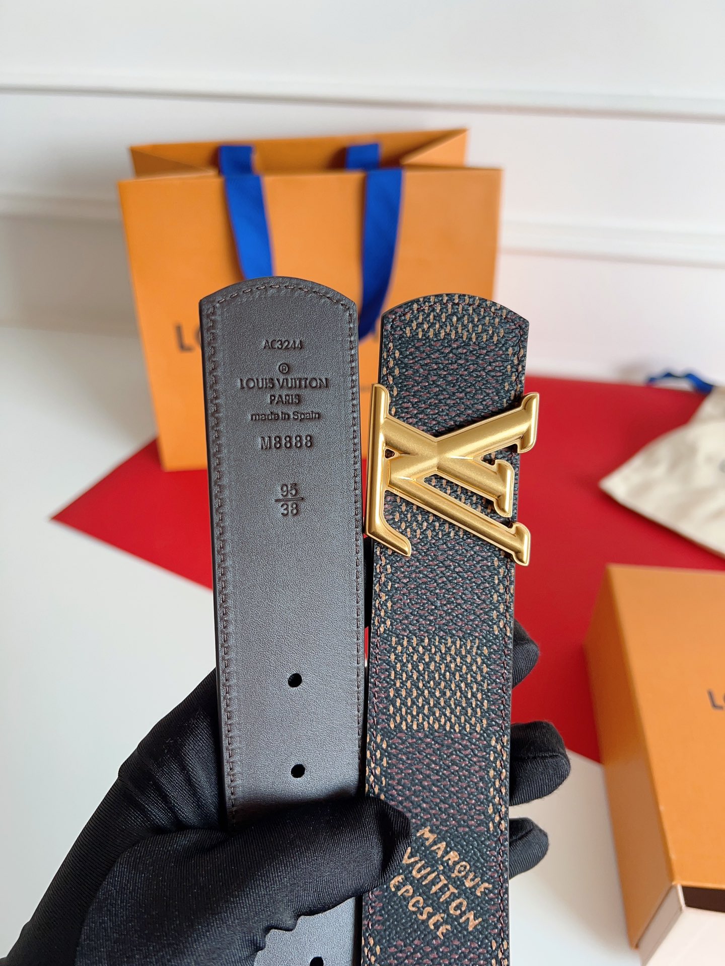✨ L家 路易* | 当季新款 传世经典 ✨
🧵 L* Stitch 40mm 商务休闲腰带
▫ 双面设