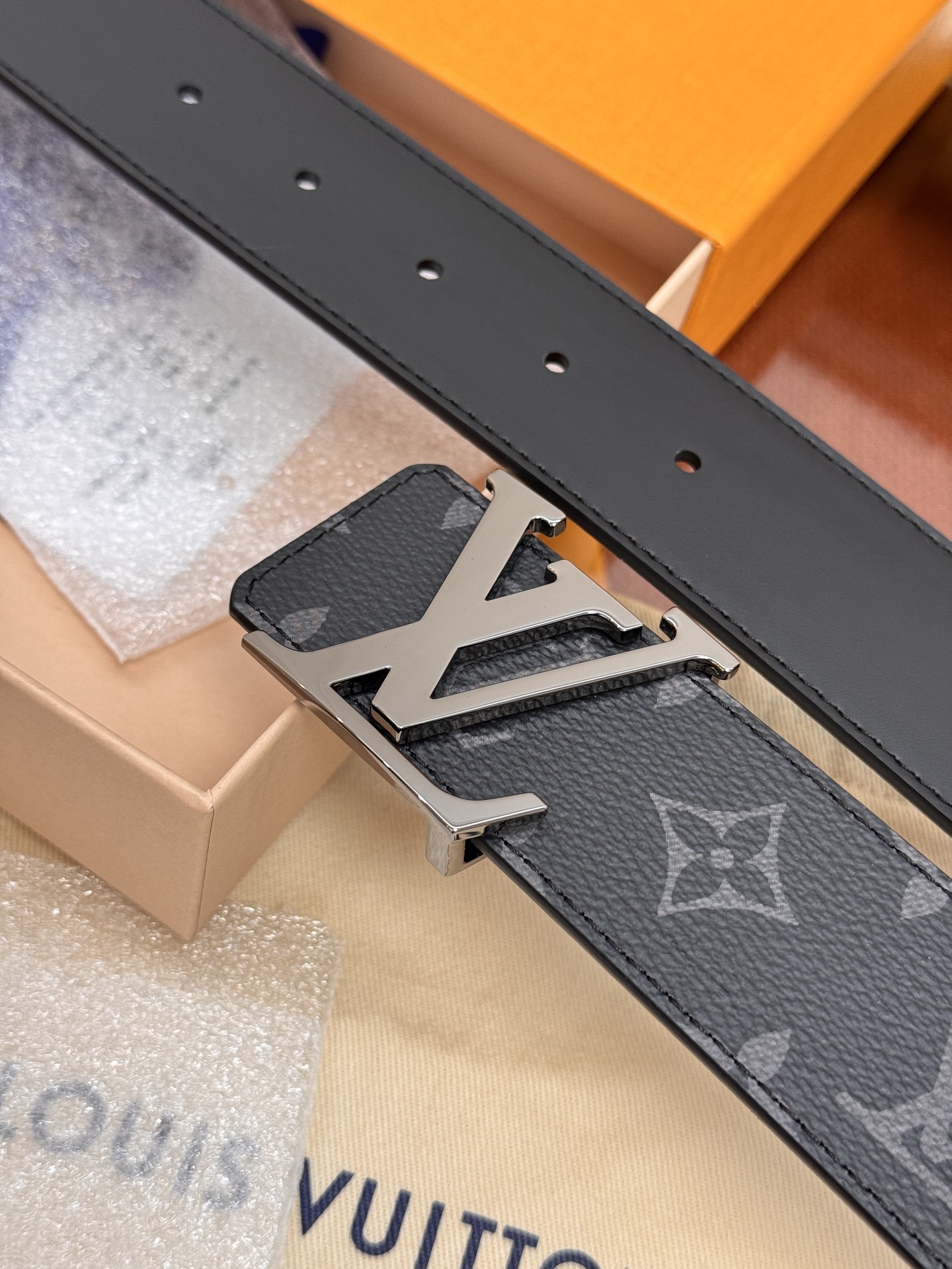 Louis Vuitton M9043，L4.0V $$普通版高端版等等
