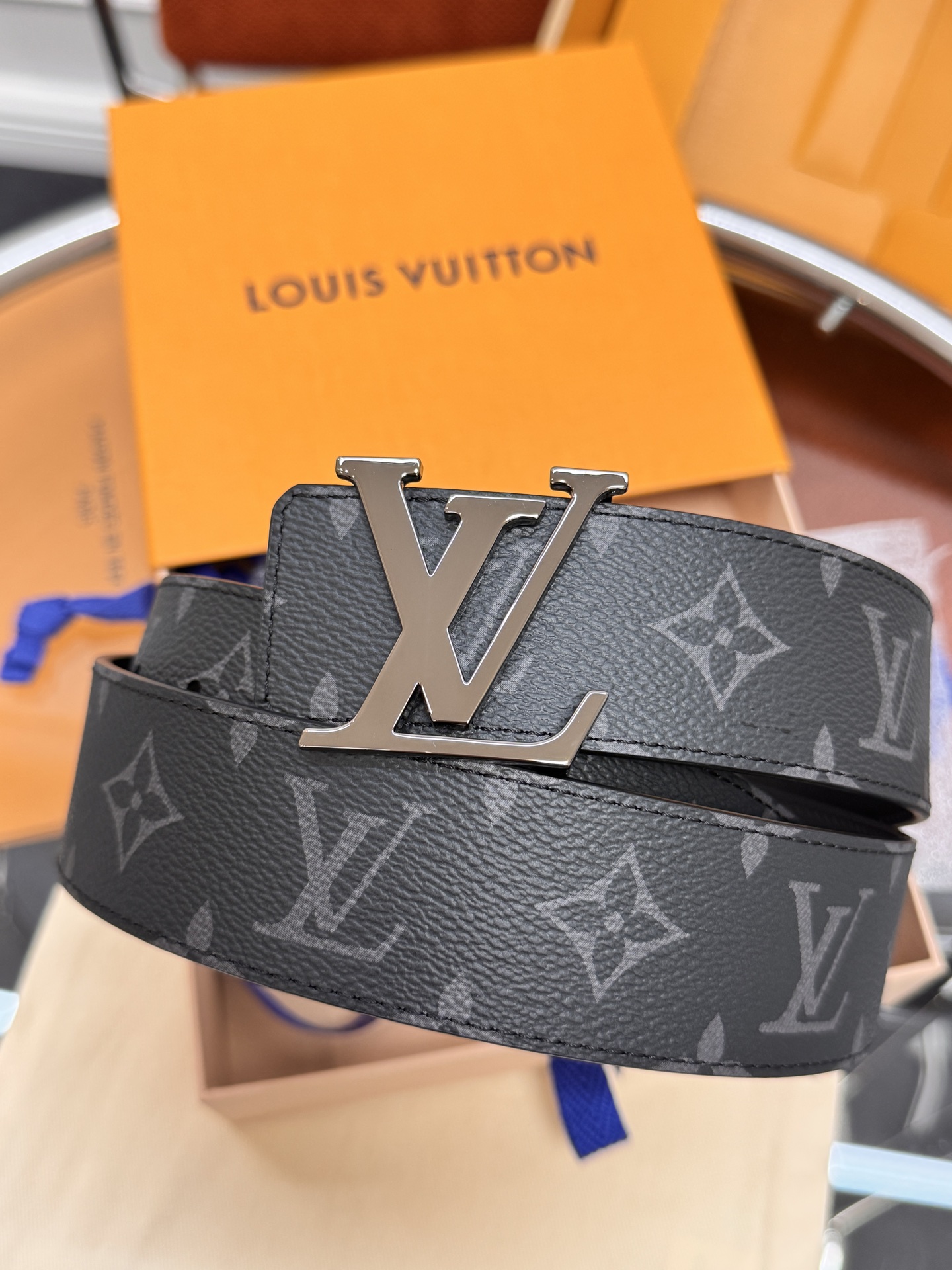 Louis Vuitton M9043，L4.0V $$普通版高端版等等