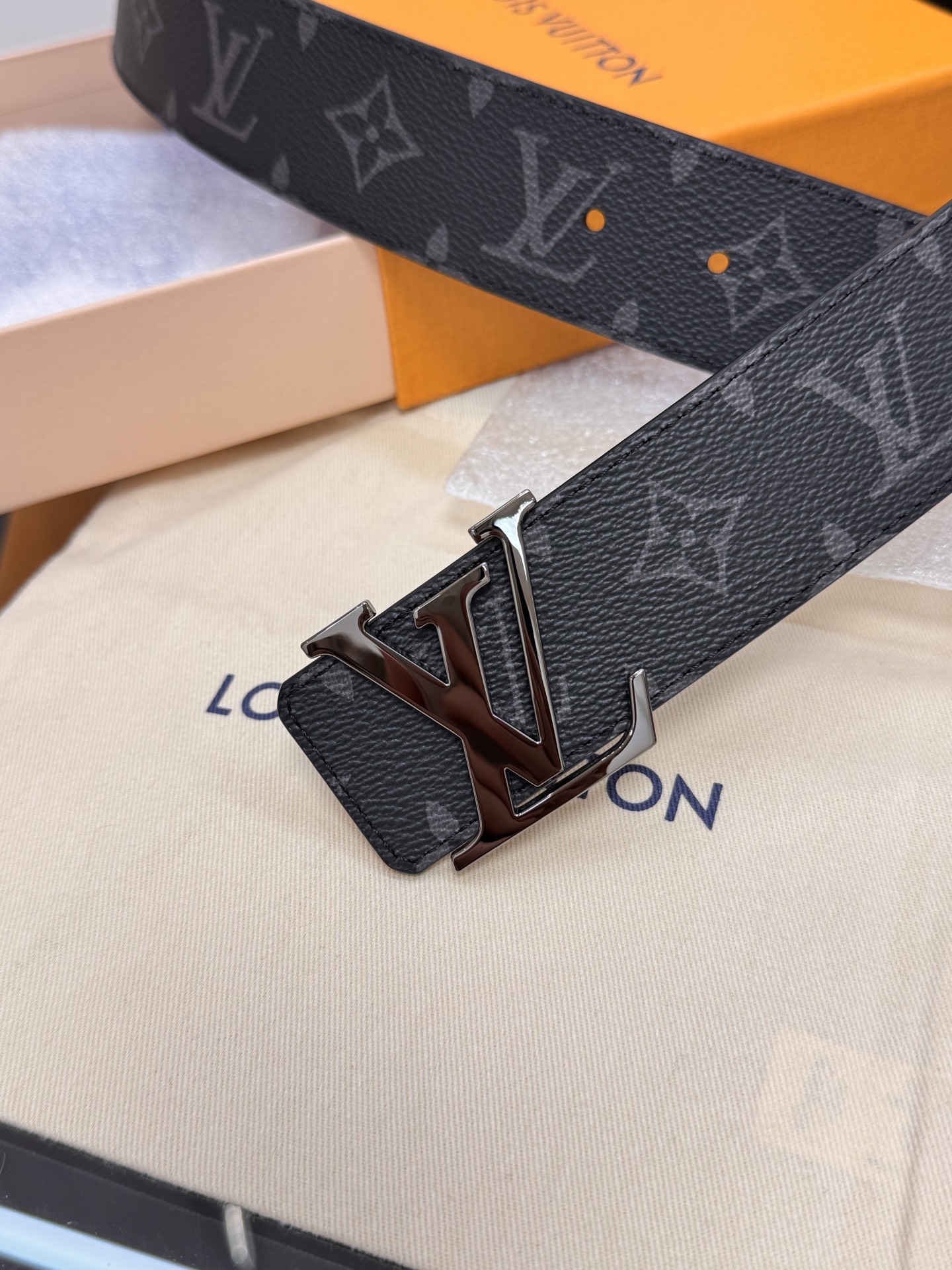 Louis Vuitton M9043，L4.0V $$普通版高端版等等