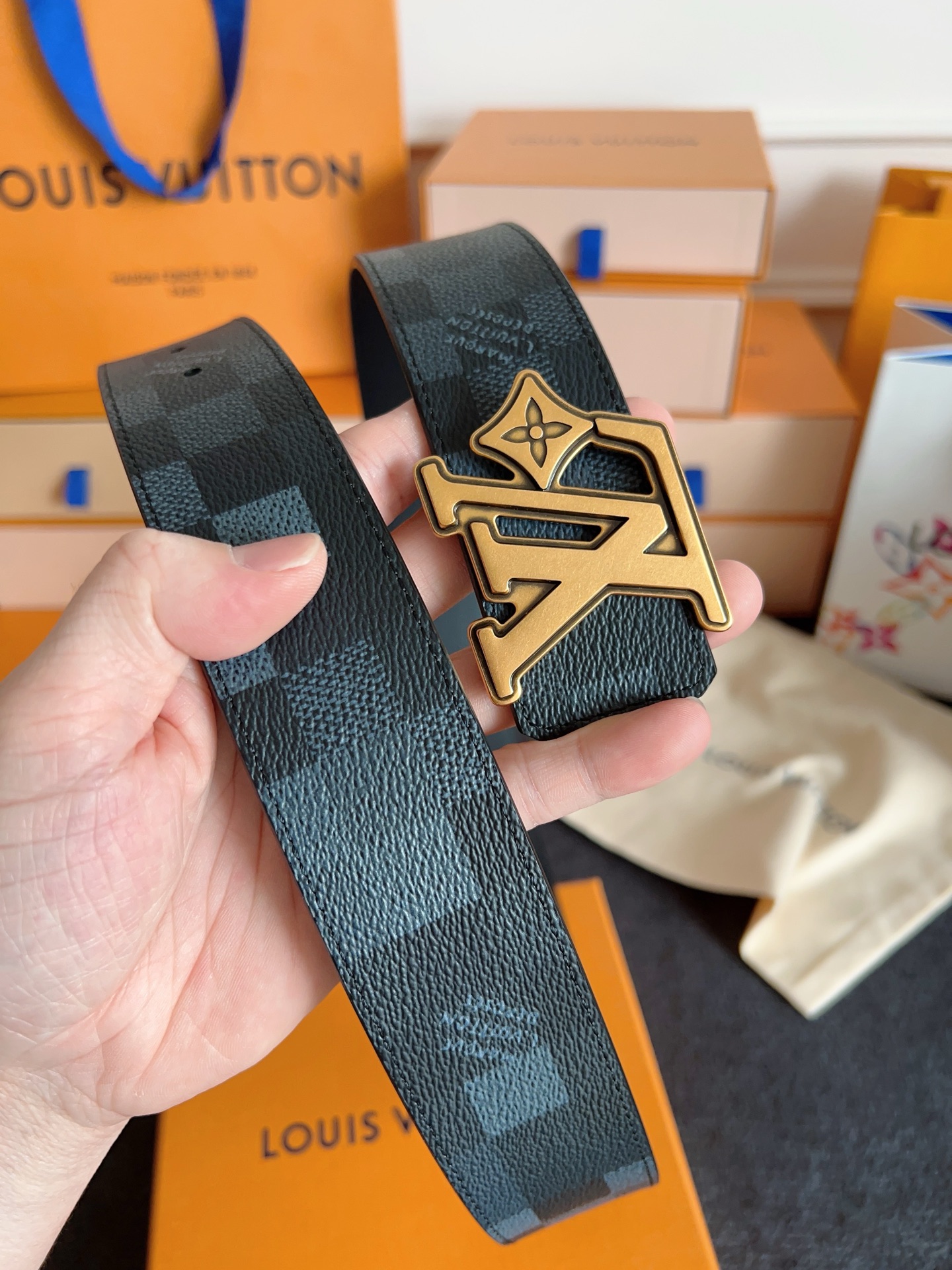 Louis Vuitton 代购级 Lv 驴牌新品 全新 工艺字母搭扣 双面可用 上身效果极佳 质感超好 M8958