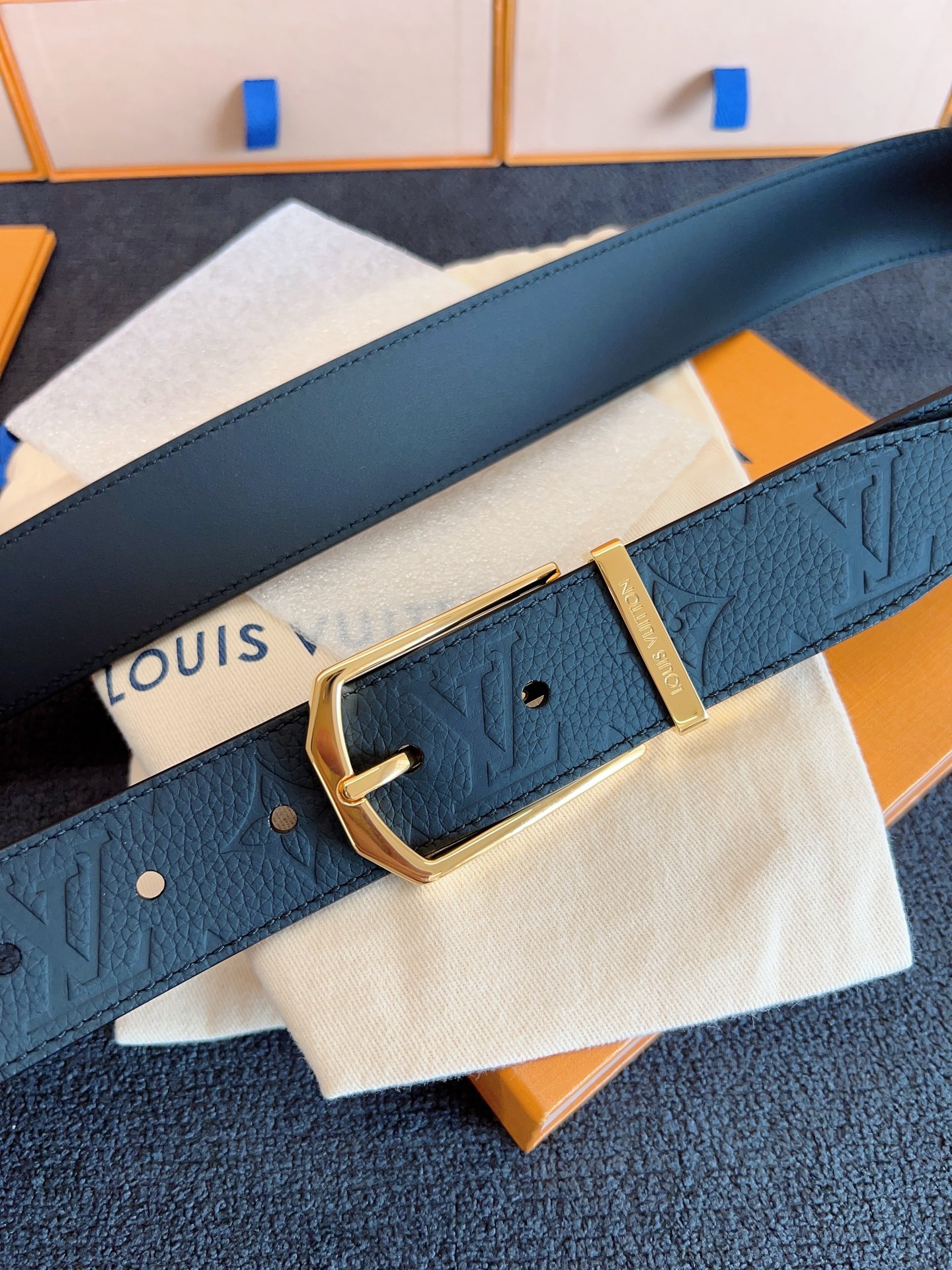 High-Quality LV Men’s Waist Belt in Veal Leather with Monogram Pattern - 图片 4