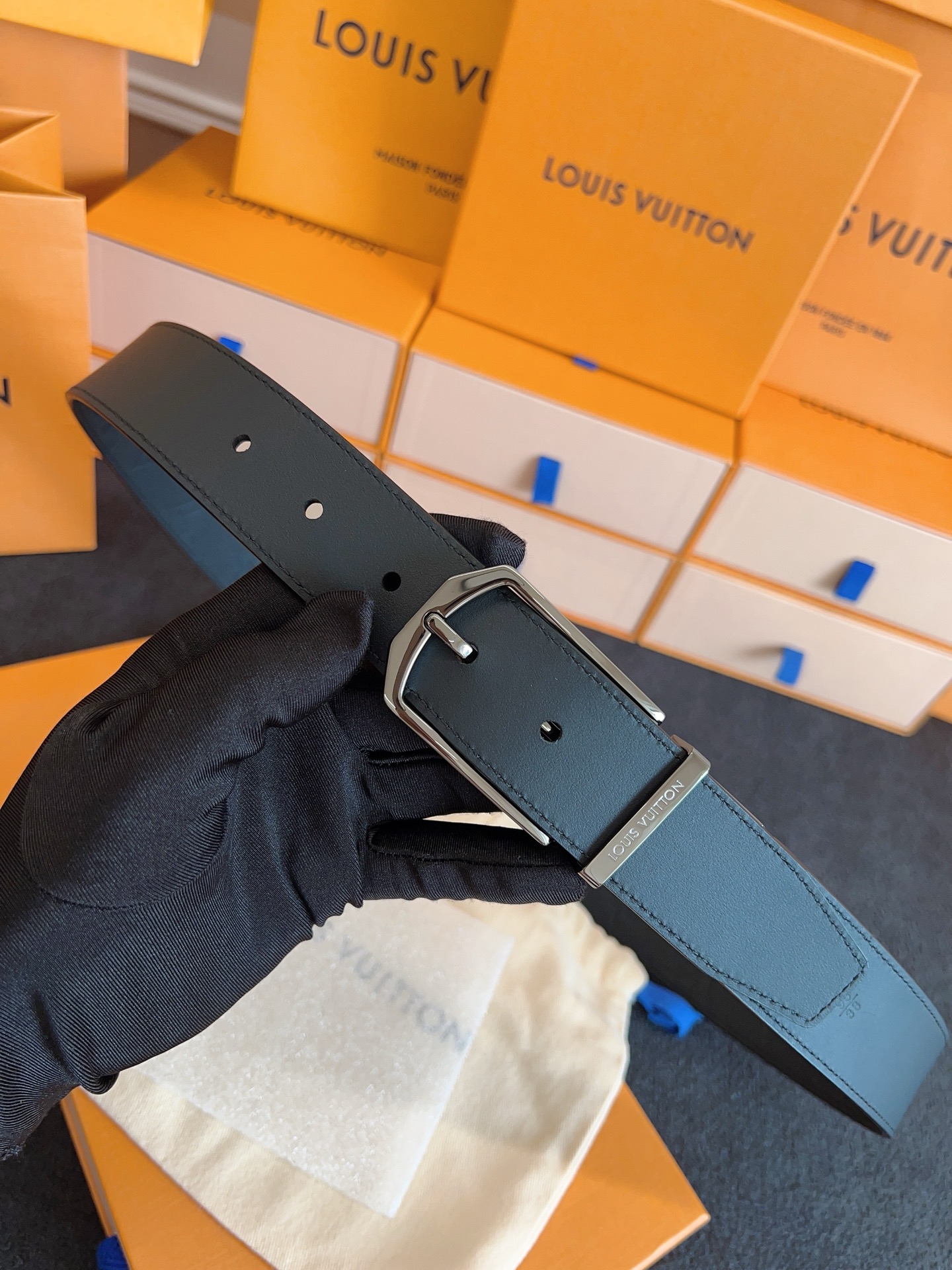 High-Quality LV Men’s Waist Belt with Monogram Pattern and Logo Detail - 图片 3
