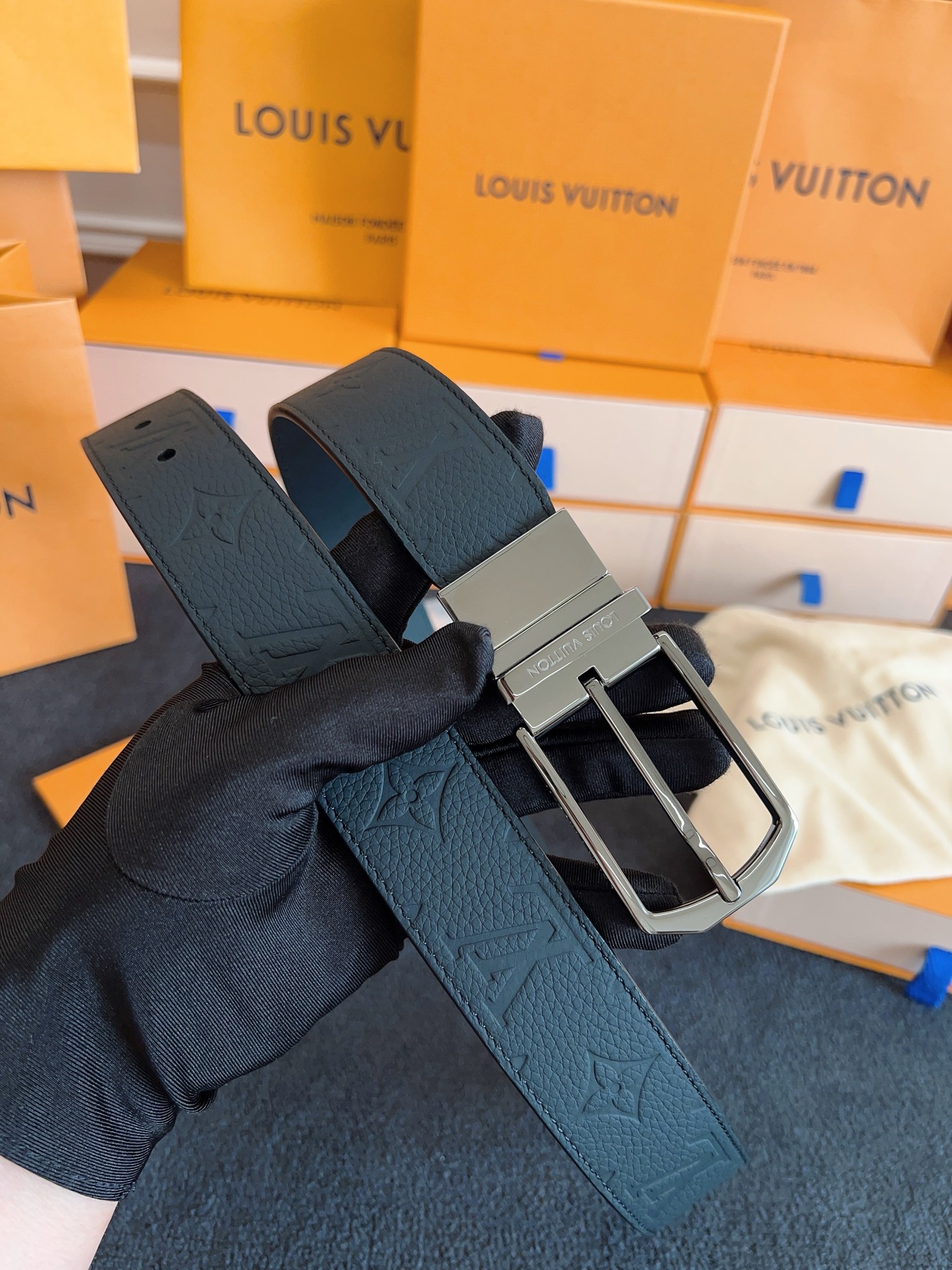 High-Quality LV Men’s Waist Belt with Monogram Pattern and Logo Detail - 图片 8