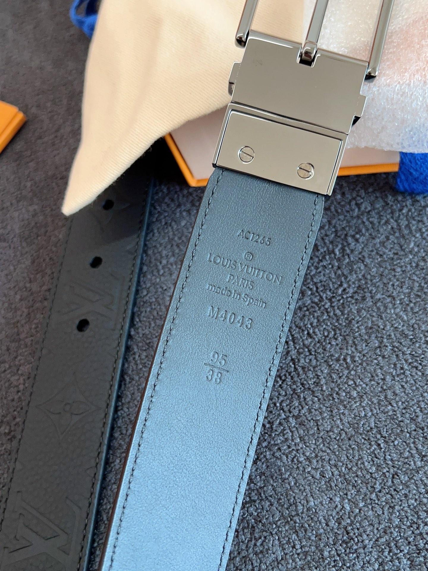 High-Quality LV Men’s Waist Belt with Monogram Pattern and Logo Detail - 图片 9