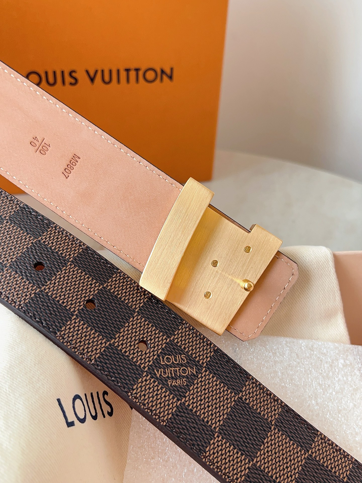 Louis Vuitton LV4.0cm啡格磨砂底M9807 代购级