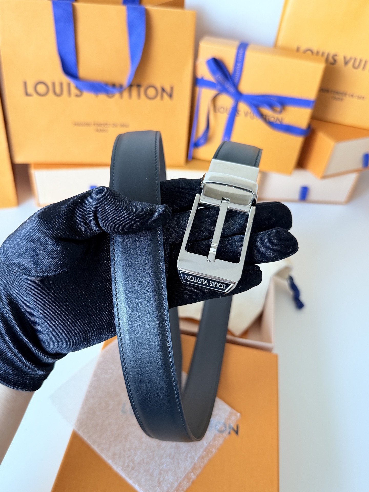 Louis Vuitton LV3.0cm宽M8288