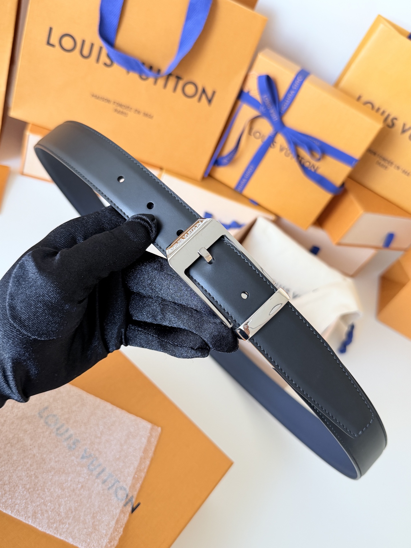 Louis Vuitton LV3.0cm宽M8288