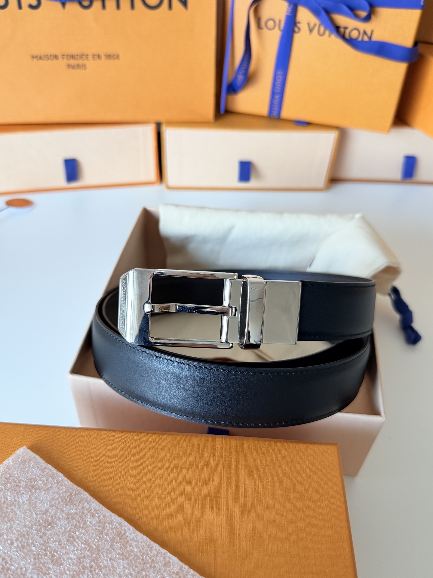 Louis Vuitton LV3.0cm宽M8288