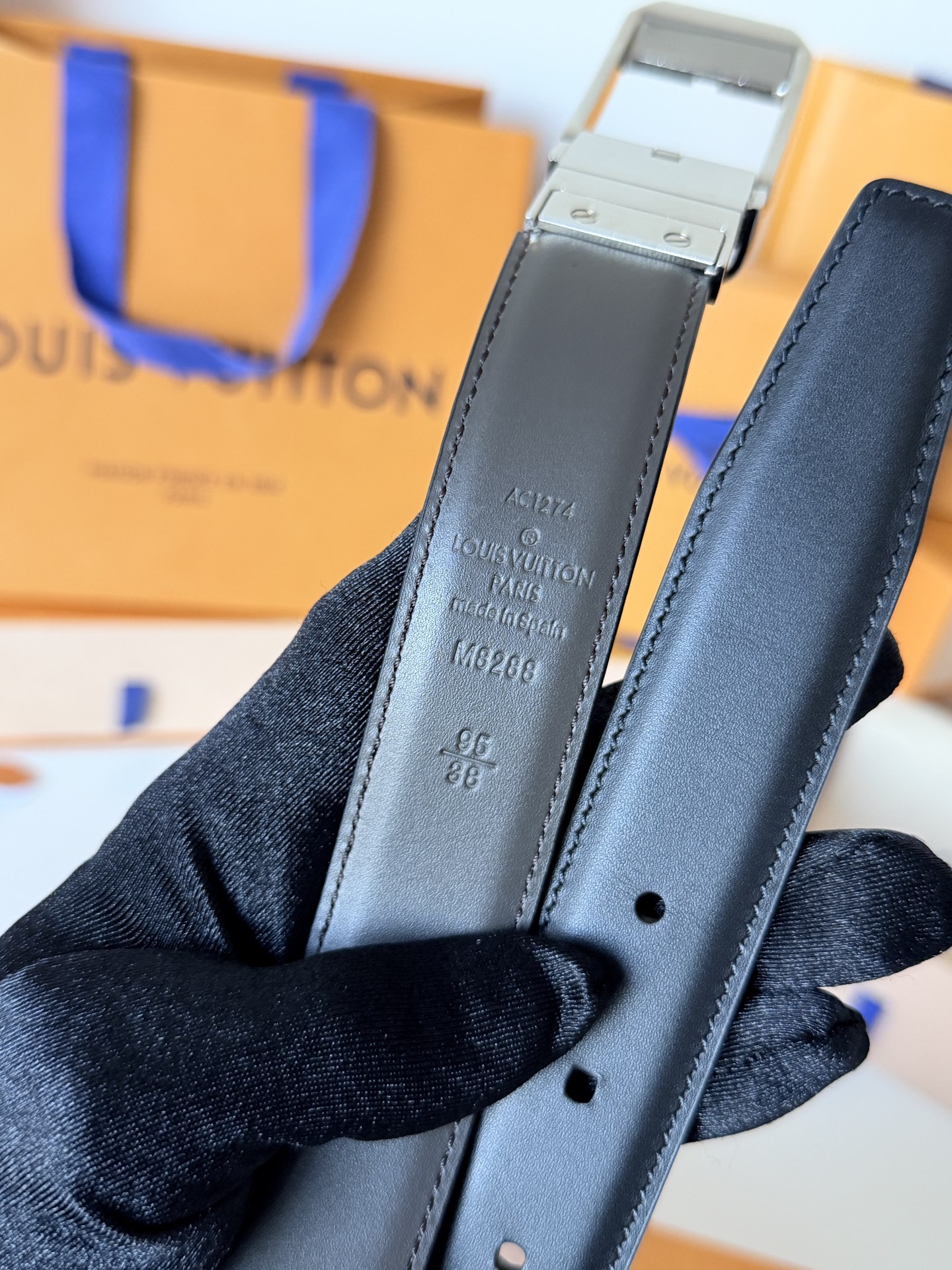 Louis Vuitton LV3.0cm宽M8288