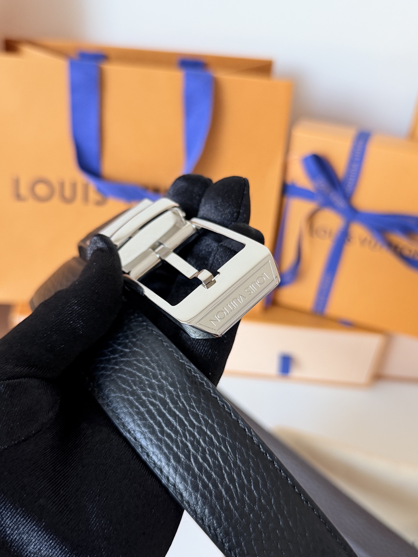Louis Vuitton LV3.0cm宽M8288