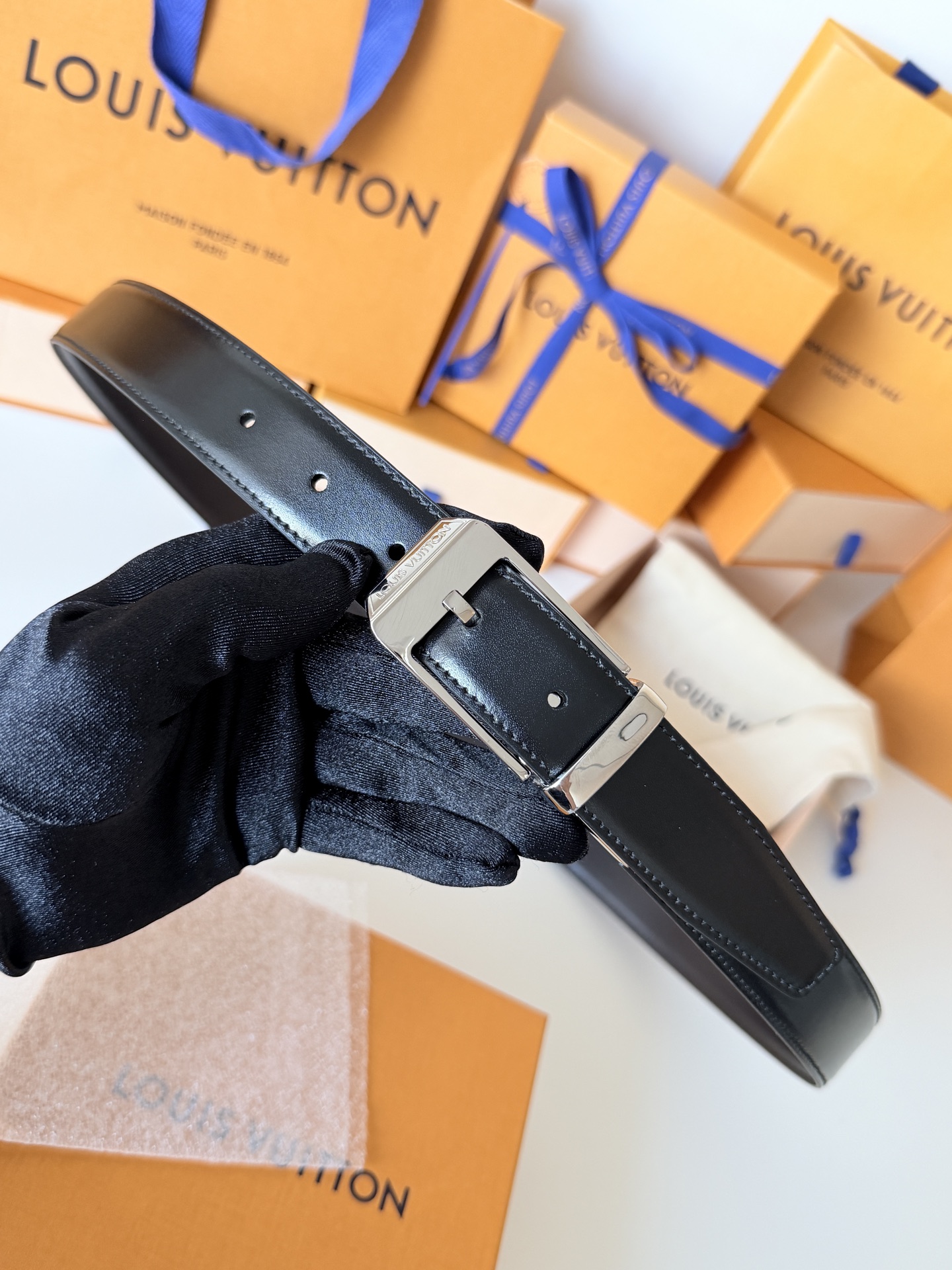 Louis Vuitton LV3.0cm宽M8288