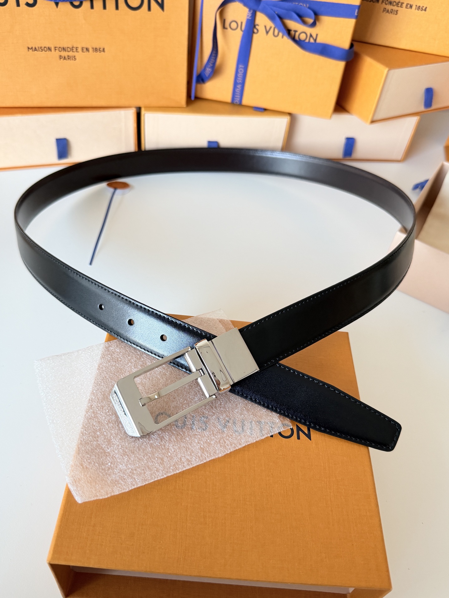 Louis Vuitton LV3.0cm宽M8288
