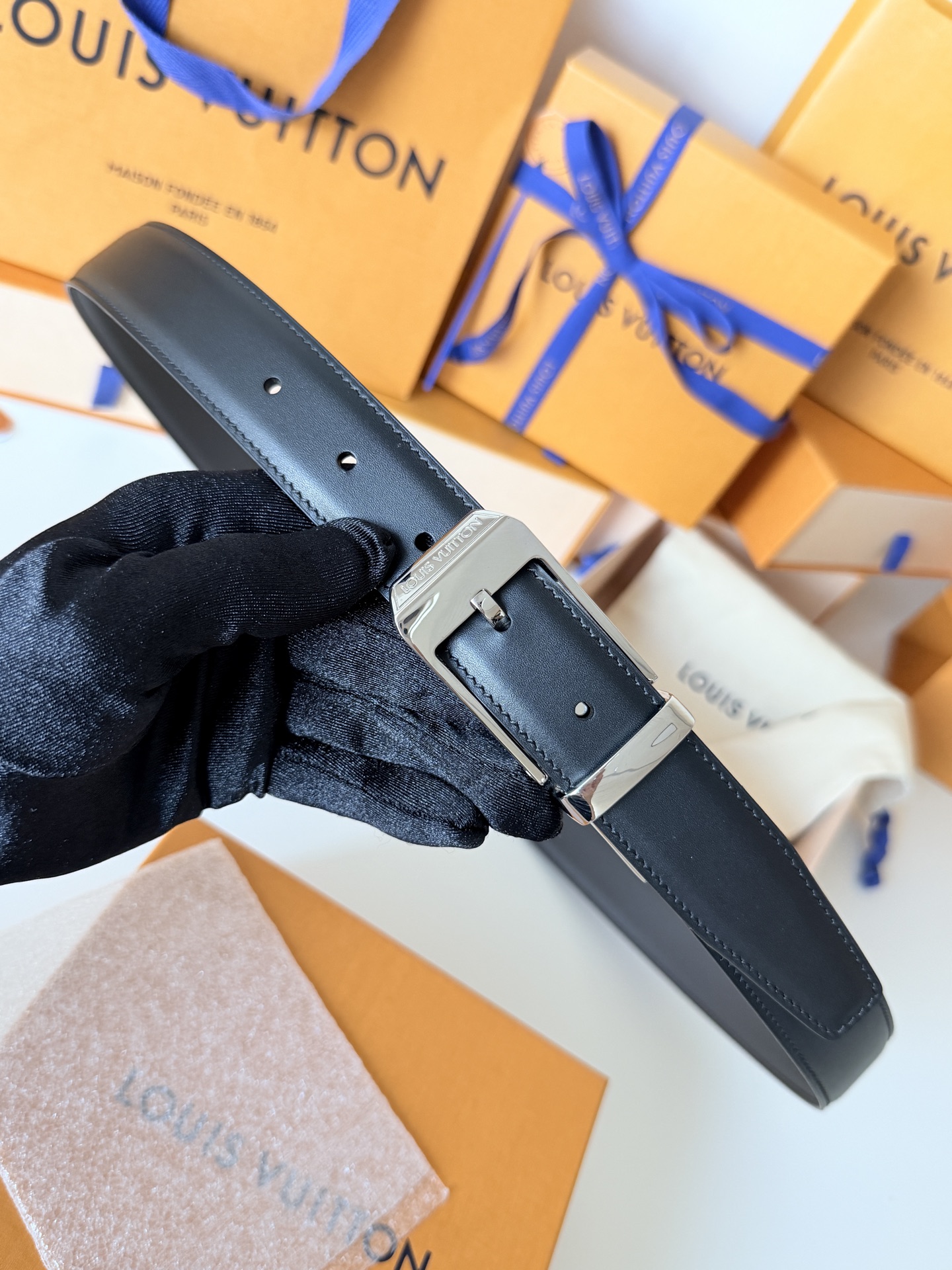 Louis Vuitton LV3.0cm宽M8288