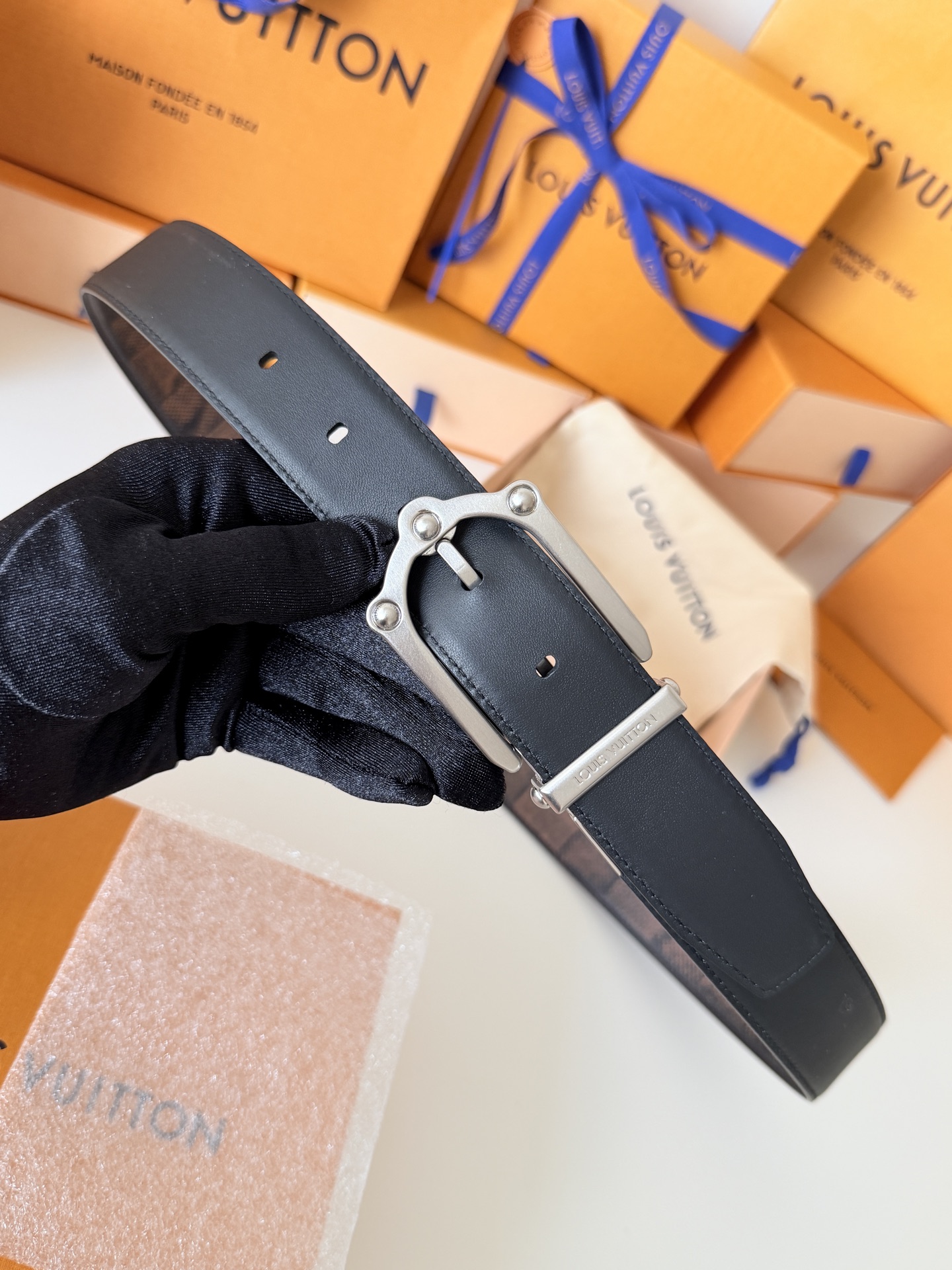 Louis Vuitton LV3.5cm宽M4430