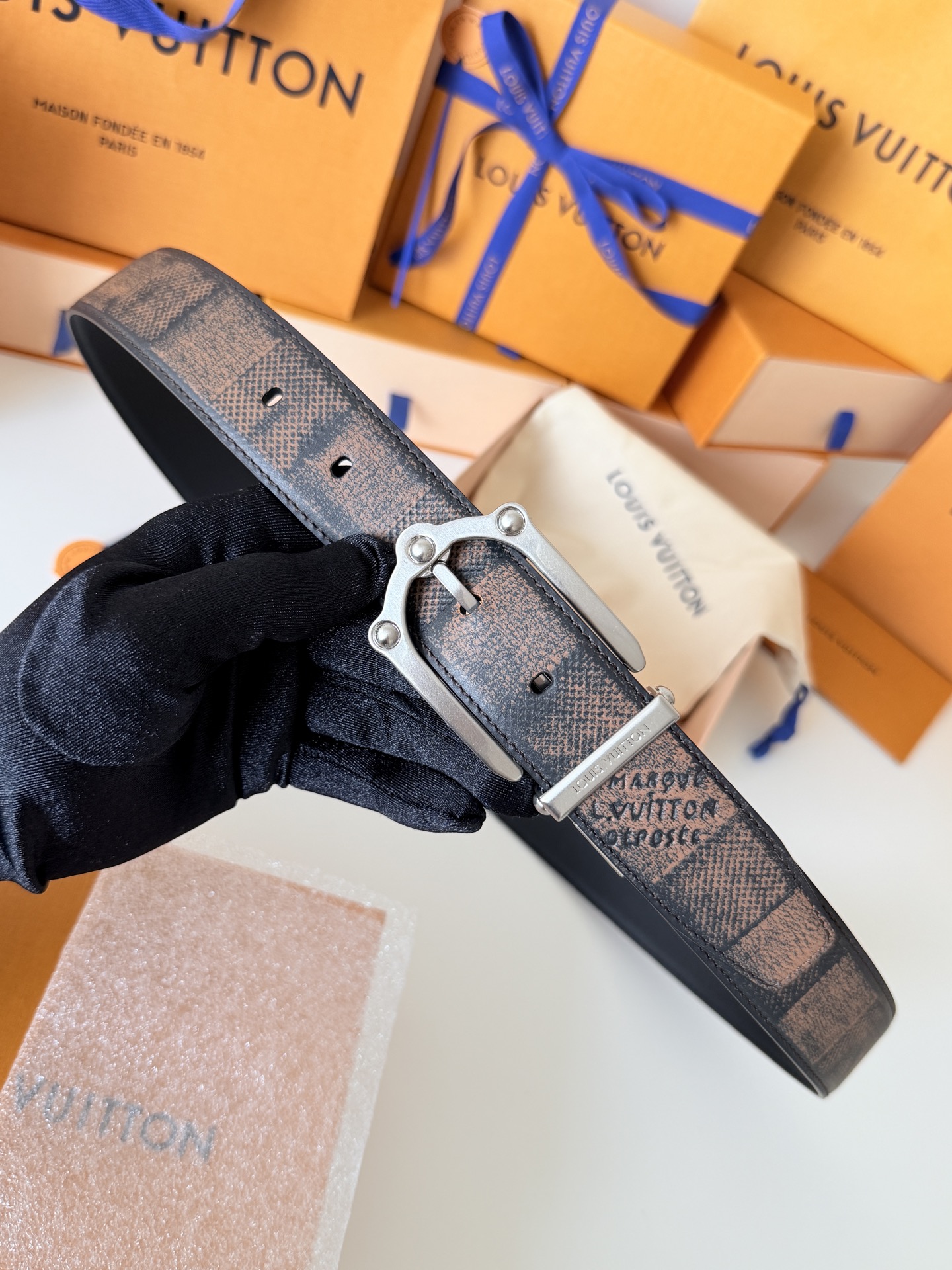 Louis Vuitton LV3.5cm宽M4430
