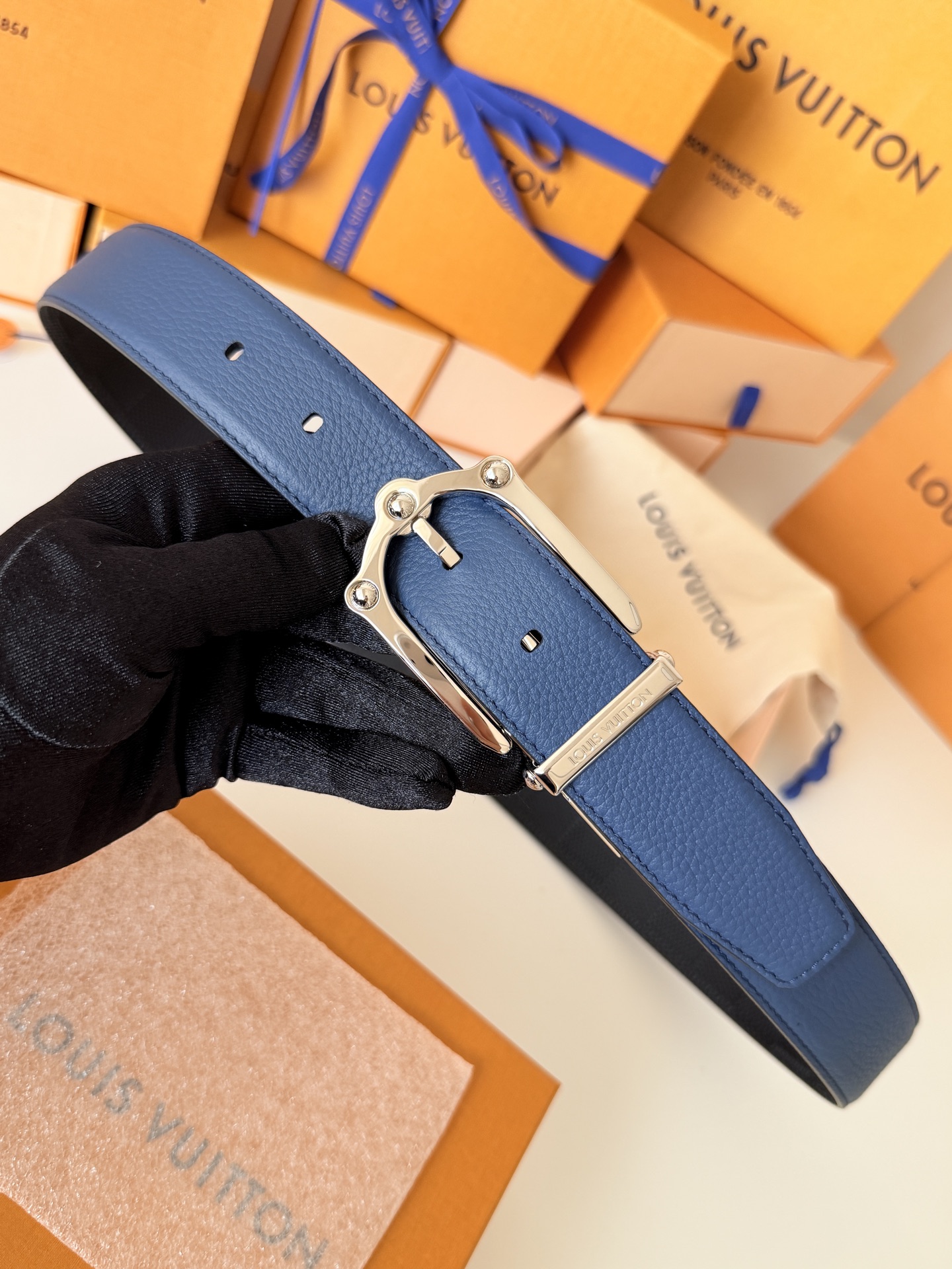 Louis Vuitton LV3.5cm宽M4364