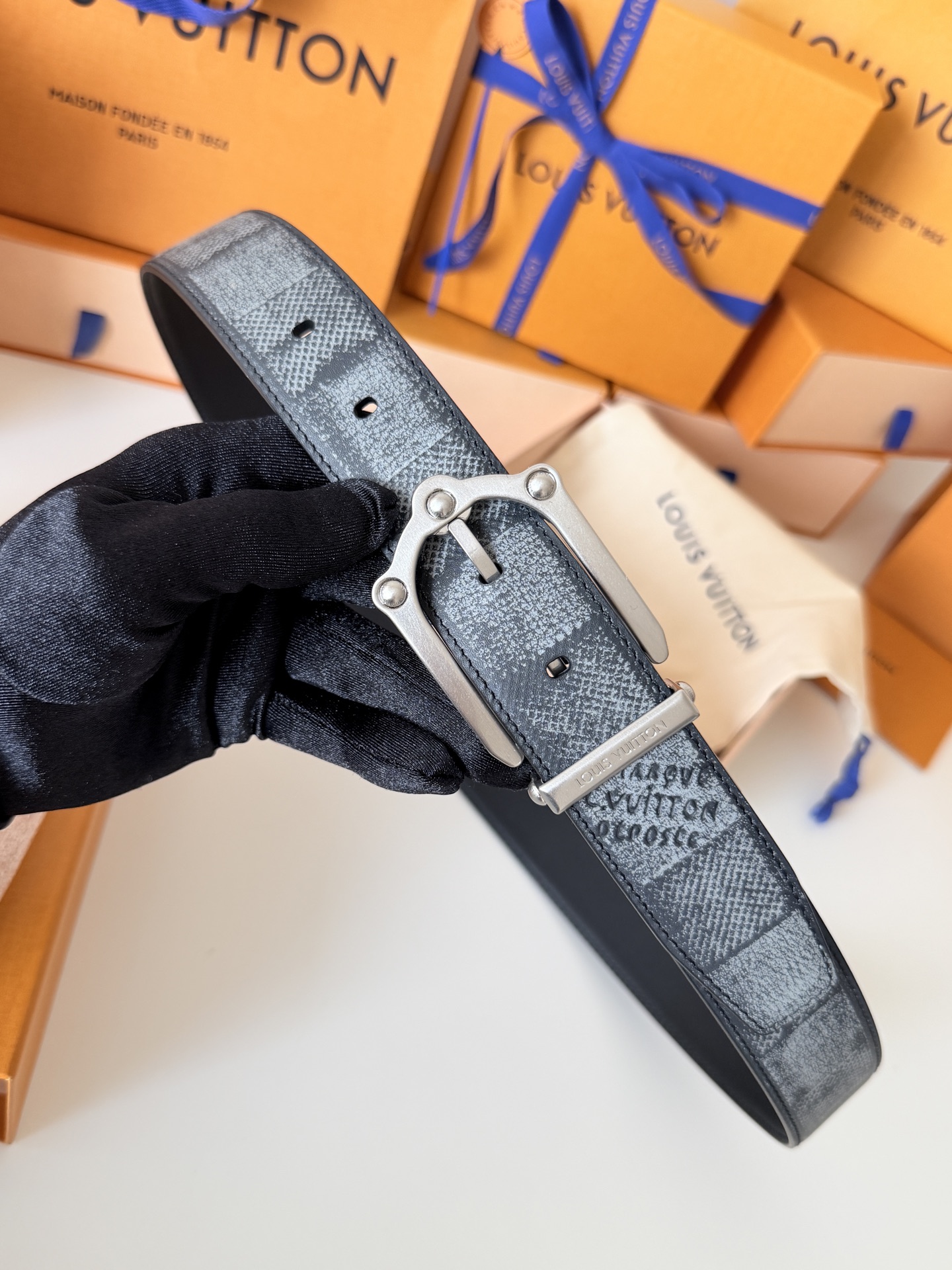 Louis Vuitton LV3.5cm宽M4378