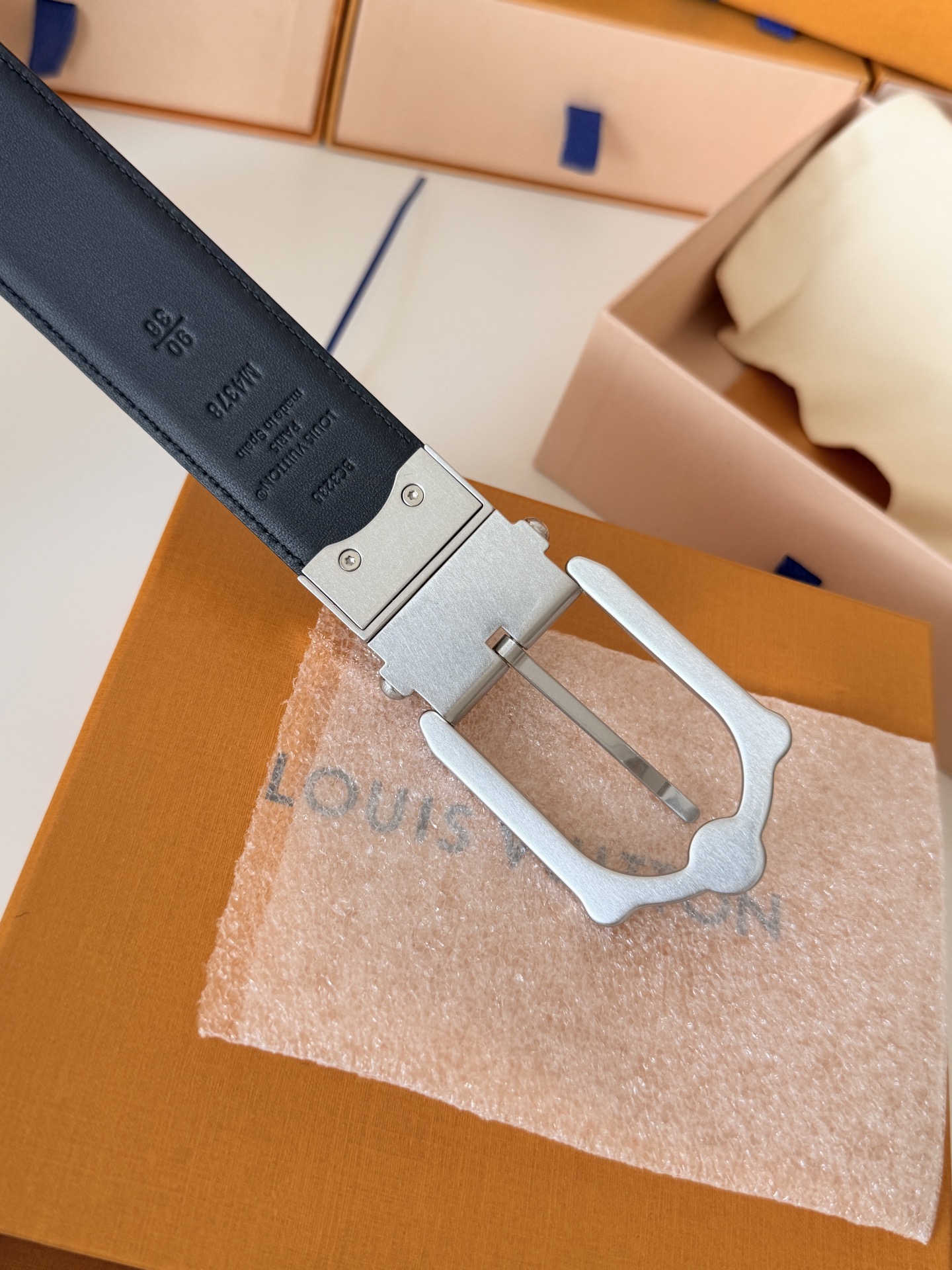 Louis Vuitton LV3.5cm宽M4378