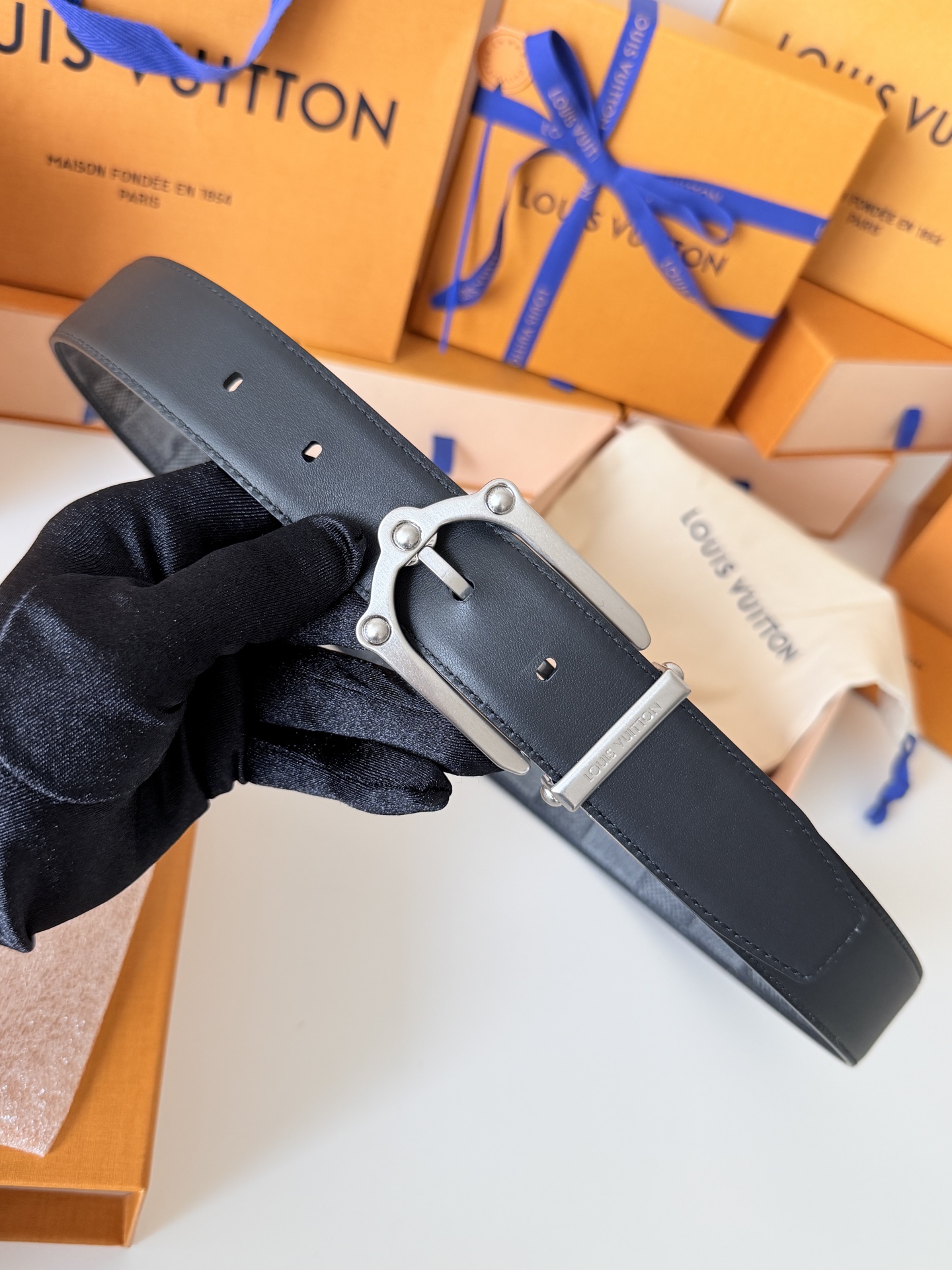 Louis Vuitton LV3.5cm宽M4378