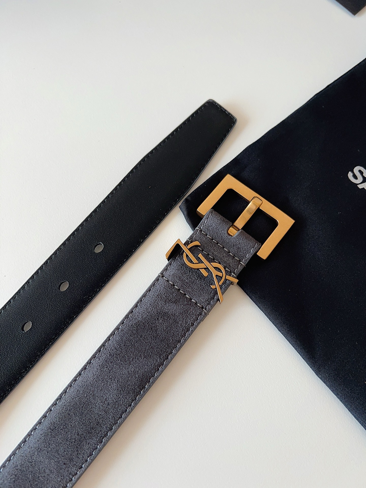 Saint Laurent 宽度：𝟯 𝟬𝗰𝗺 圣罗兰 Yves Saint Laurent « 配全套 原包装 » 全新 绒面双面小牛皮