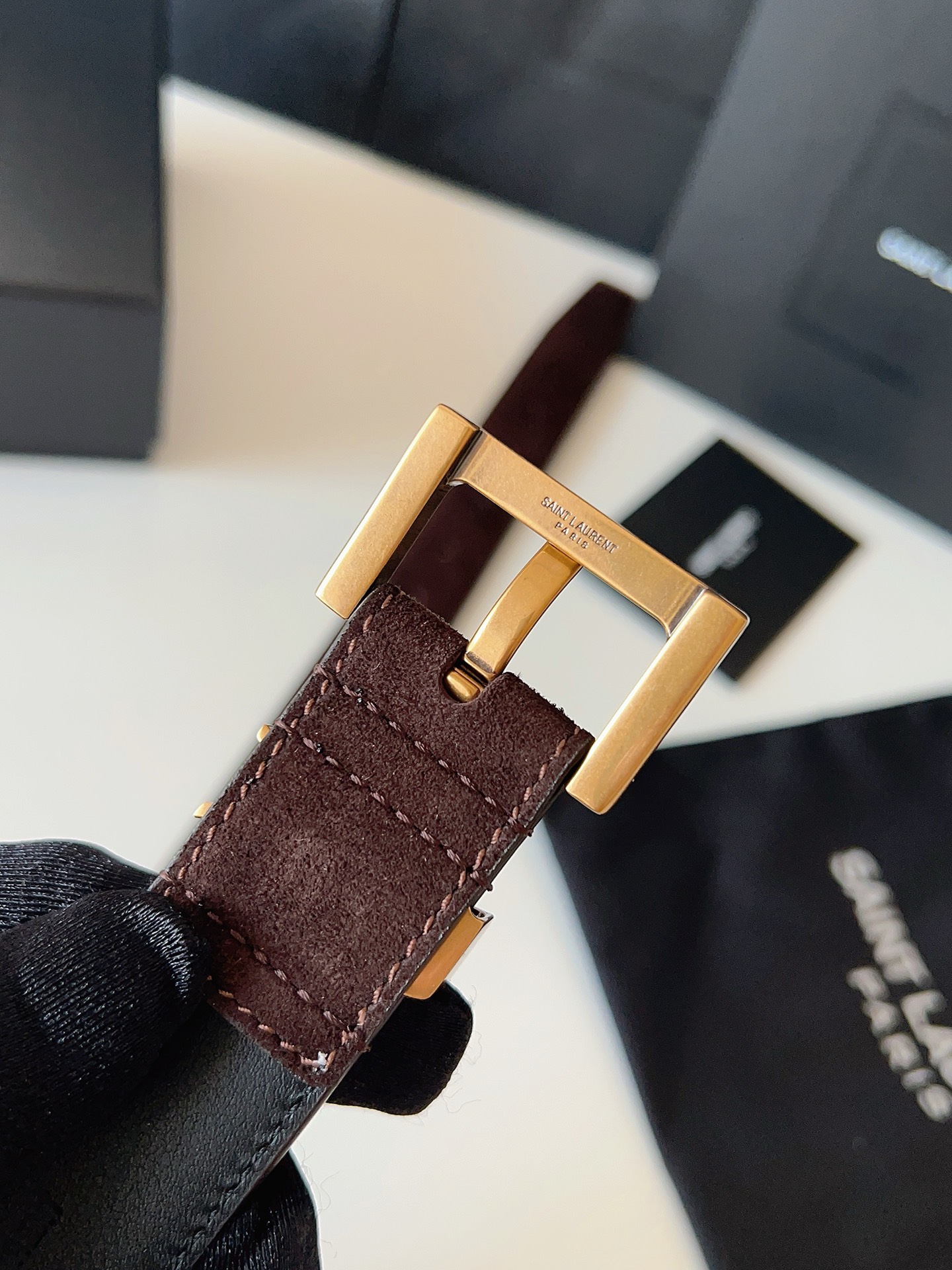 Saint Laurent 宽度：𝟯 𝟬𝗰𝗺 圣罗兰 Yves Saint Laurent « 配全套 原包装 » 全新 绒面双面小牛皮