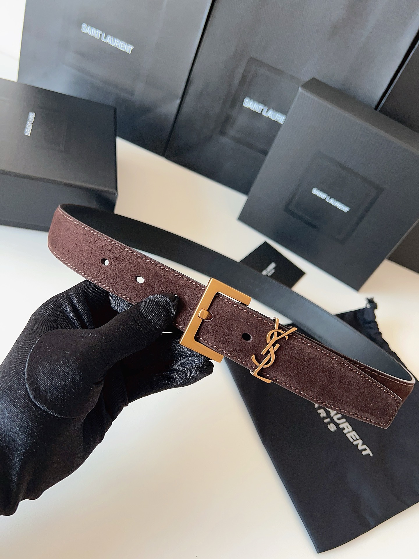 Saint Laurent 宽度：𝟯 𝟬𝗰𝗺 圣罗兰 Yves Saint Laurent « 配全套 原包装 » 全新 绒面双面小牛皮