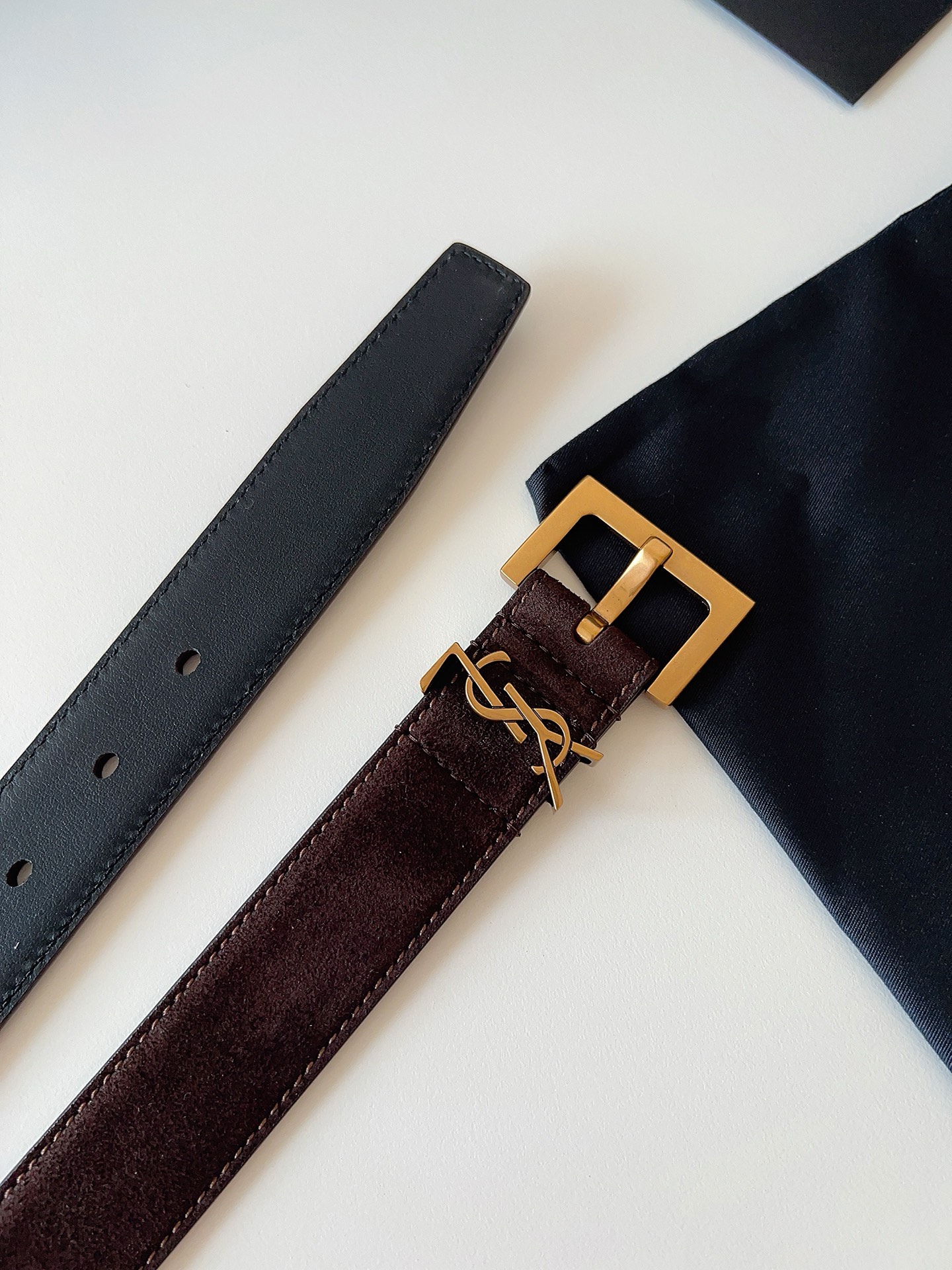 Saint Laurent 宽度：𝟯 𝟬𝗰𝗺 圣罗兰 Yves Saint Laurent « 配全套 原包装 » 全新 绒面双面小牛皮