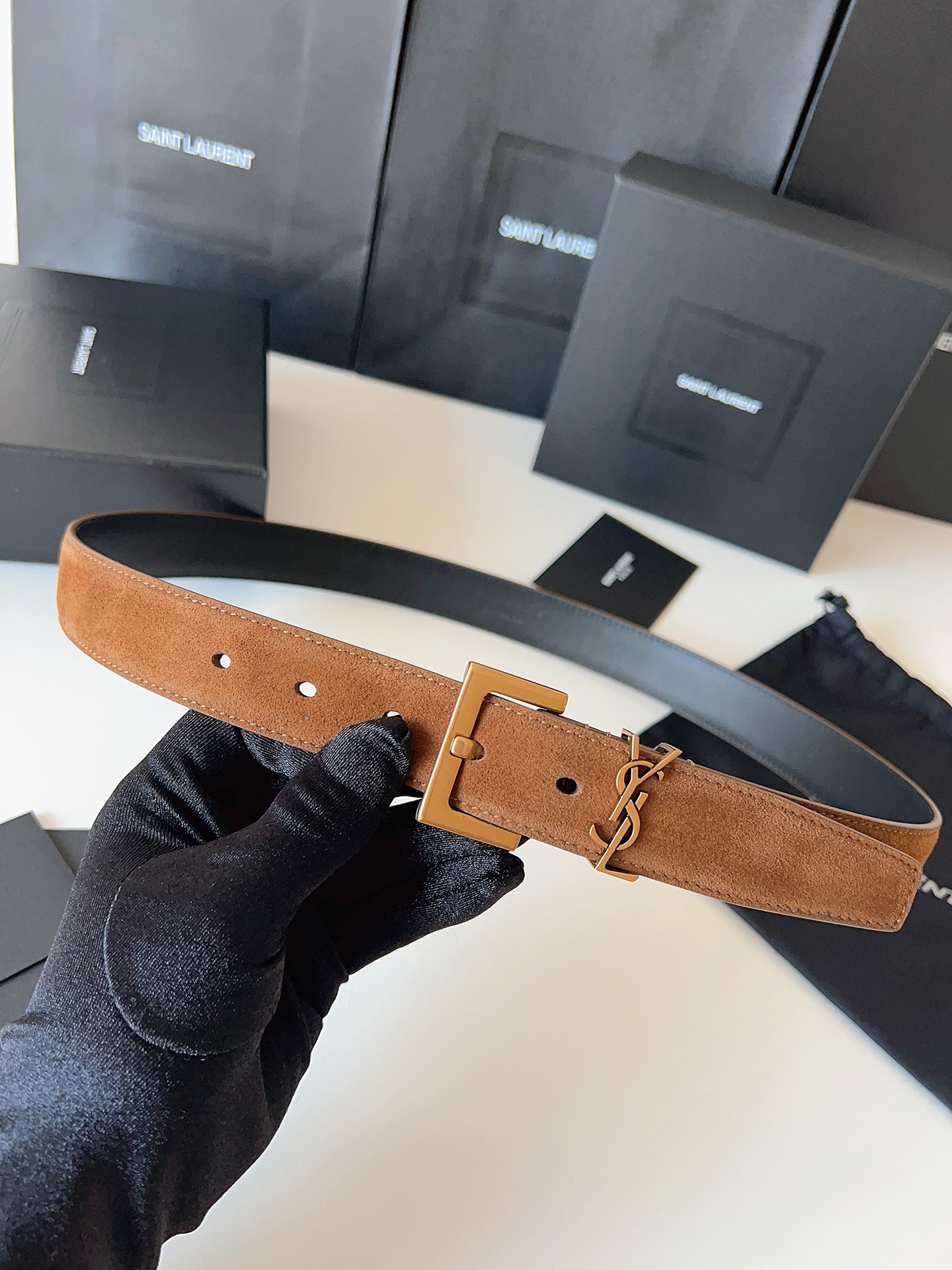 Saint Laurent 宽度：𝟯 𝟬𝗰𝗺 圣罗兰 Yves Saint Laurent « 配全套 原包装 » 全新 绒面双面小牛皮