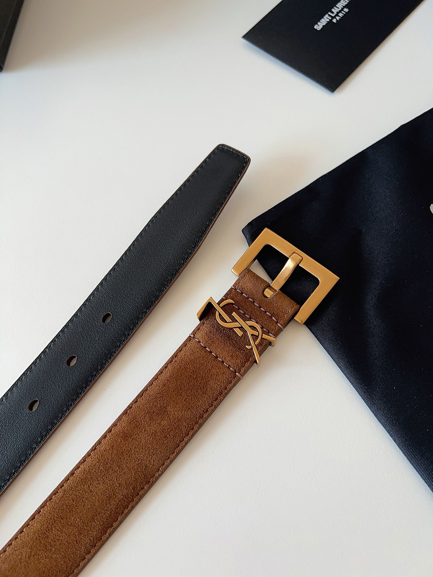 Saint Laurent 宽度：𝟯 𝟬𝗰𝗺 圣罗兰 Yves Saint Laurent « 配全套 原包装 » 全新 绒面双面小牛皮