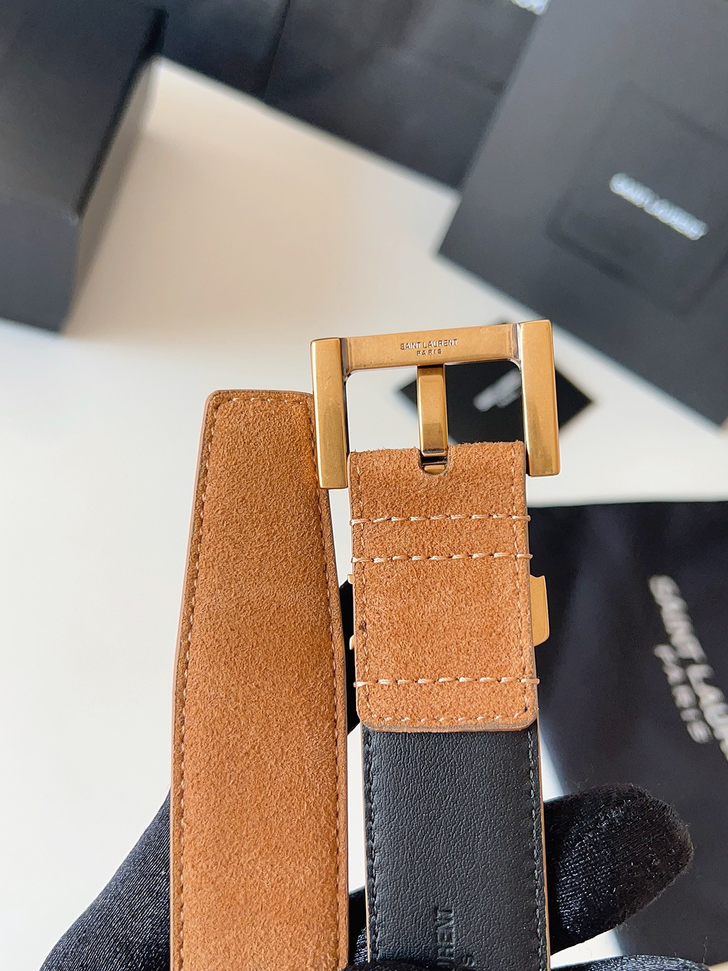 Saint Laurent 宽度：𝟯 𝟬𝗰𝗺 圣罗兰 Yves Saint Laurent « 配全套 原包装 » 全新 绒面双面小牛皮