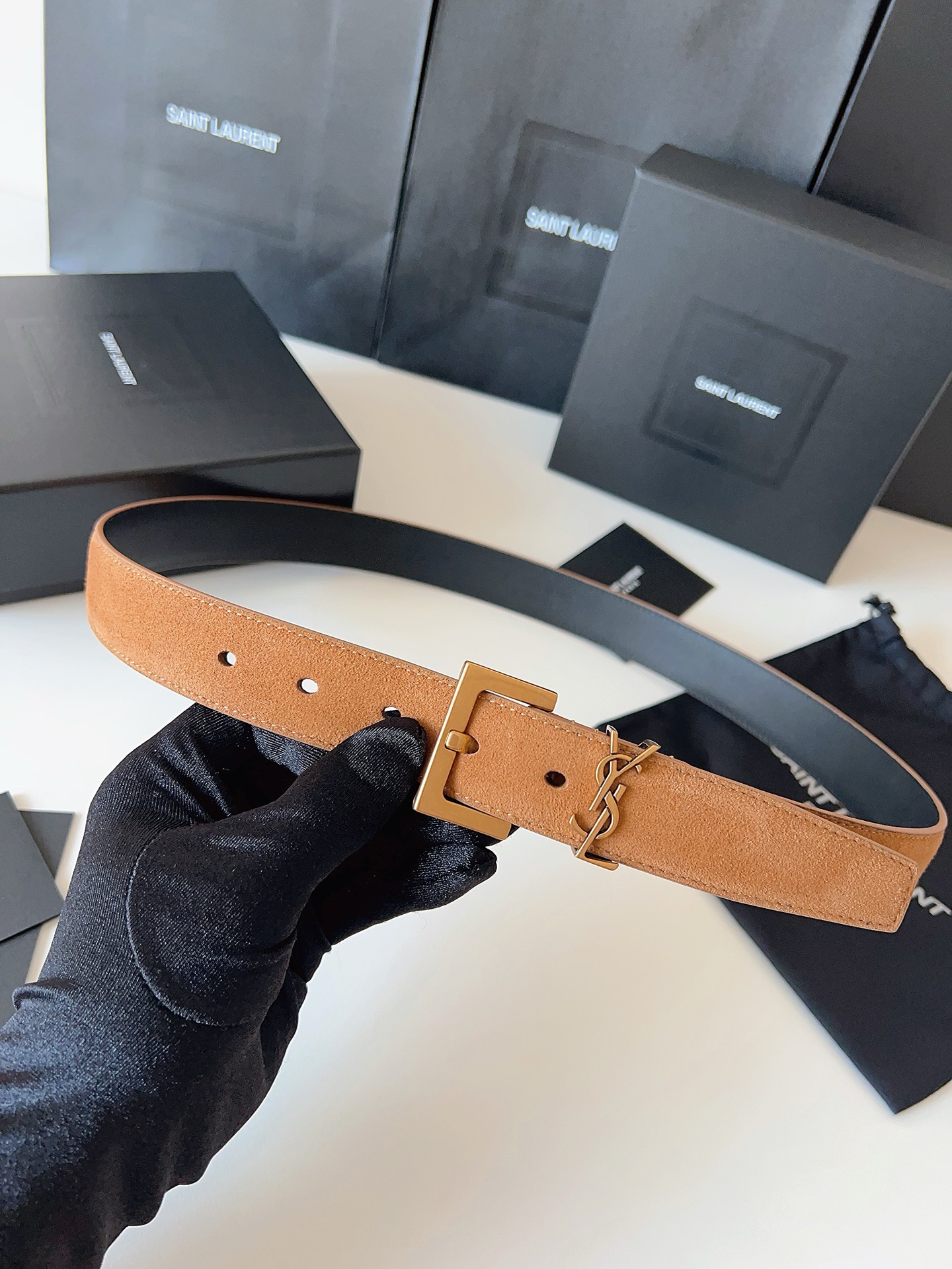 Saint Laurent 宽度：𝟯 𝟬𝗰𝗺 圣罗兰 Yves Saint Laurent « 配全套 原包装 » 全新 绒面双面小牛皮