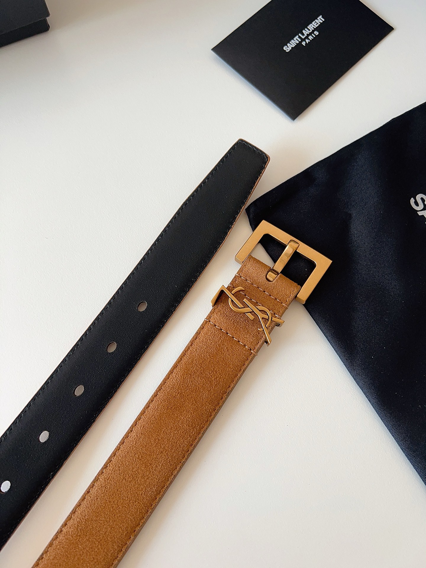 Saint Laurent 宽度：𝟯 𝟬𝗰𝗺 圣罗兰 Yves Saint Laurent « 配全套 原包装 » 全新 绒面双面小牛皮